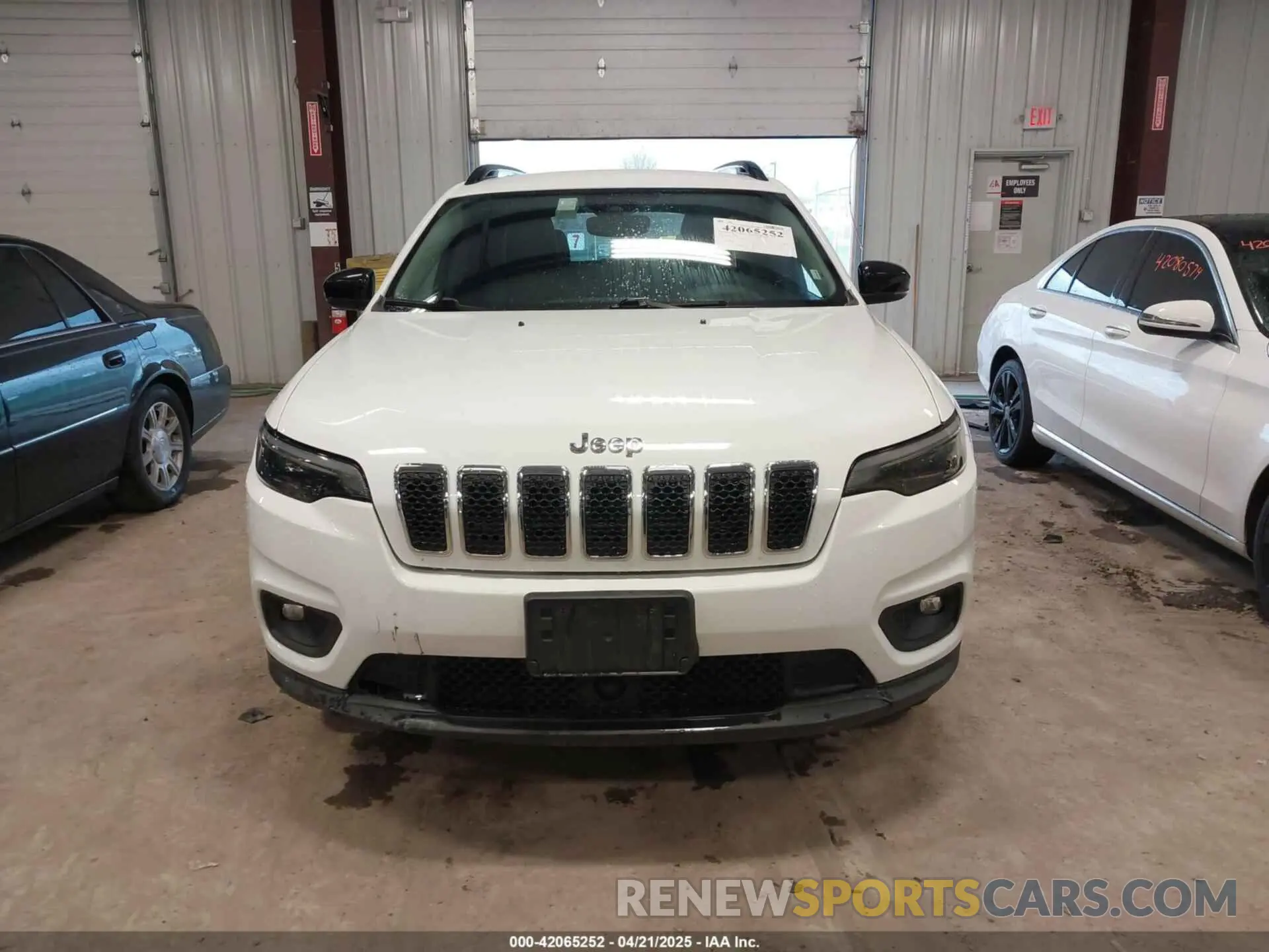 12 Photograph of a damaged car 1C4PJMMN2ND508429 JEEP CHEROKEE 2022