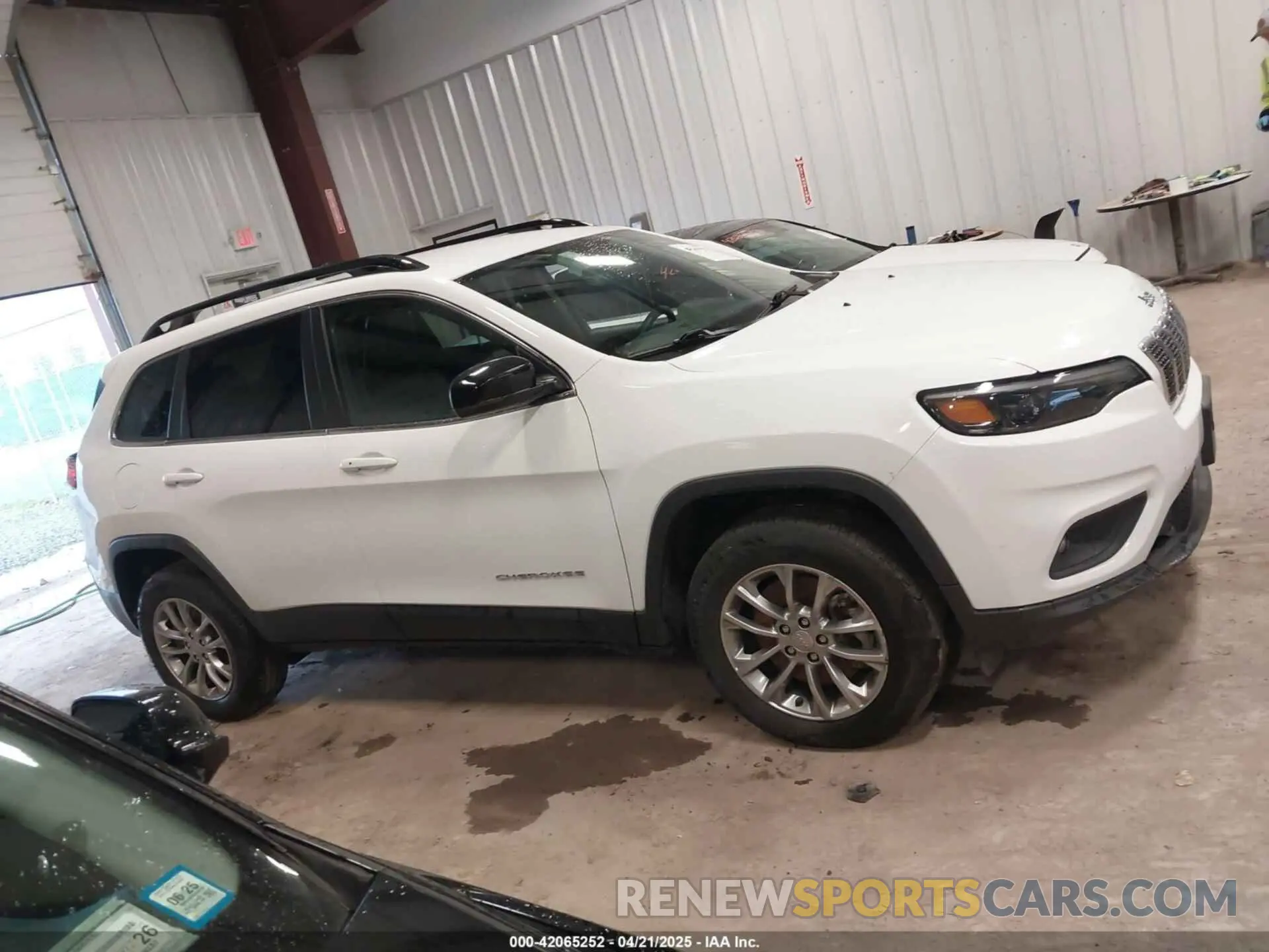 13 Photograph of a damaged car 1C4PJMMN2ND508429 JEEP CHEROKEE 2022