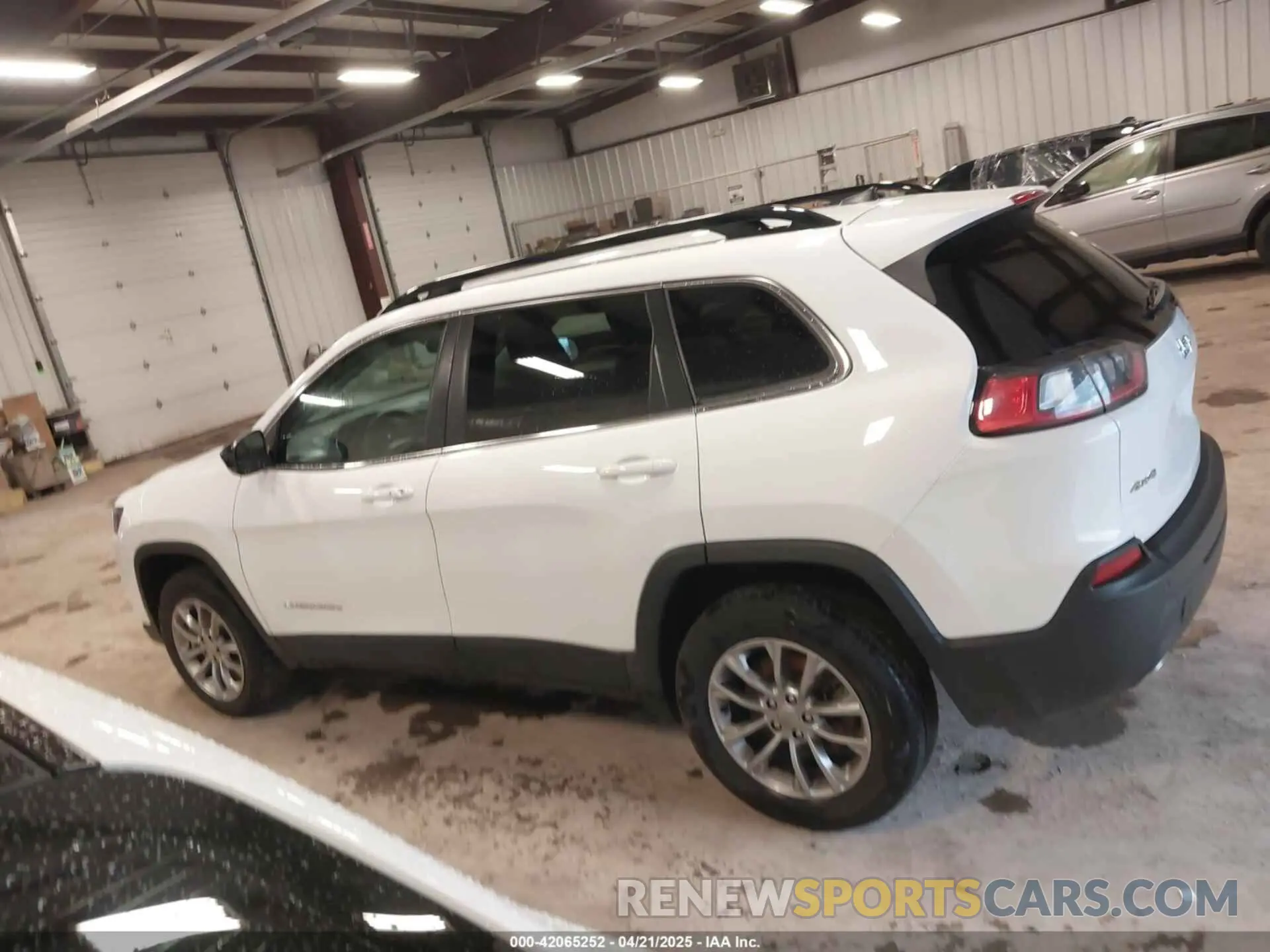 14 Photograph of a damaged car 1C4PJMMN2ND508429 JEEP CHEROKEE 2022