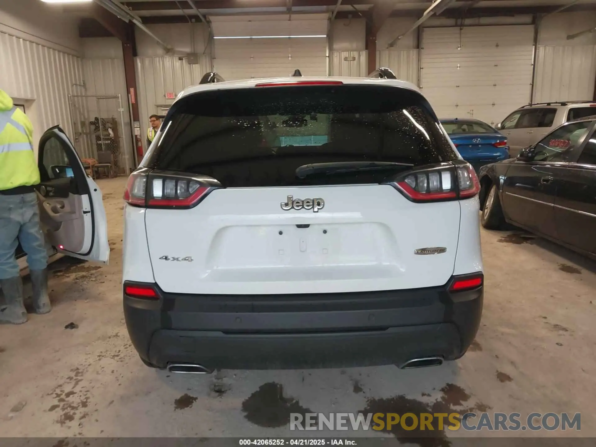 16 Photograph of a damaged car 1C4PJMMN2ND508429 JEEP CHEROKEE 2022