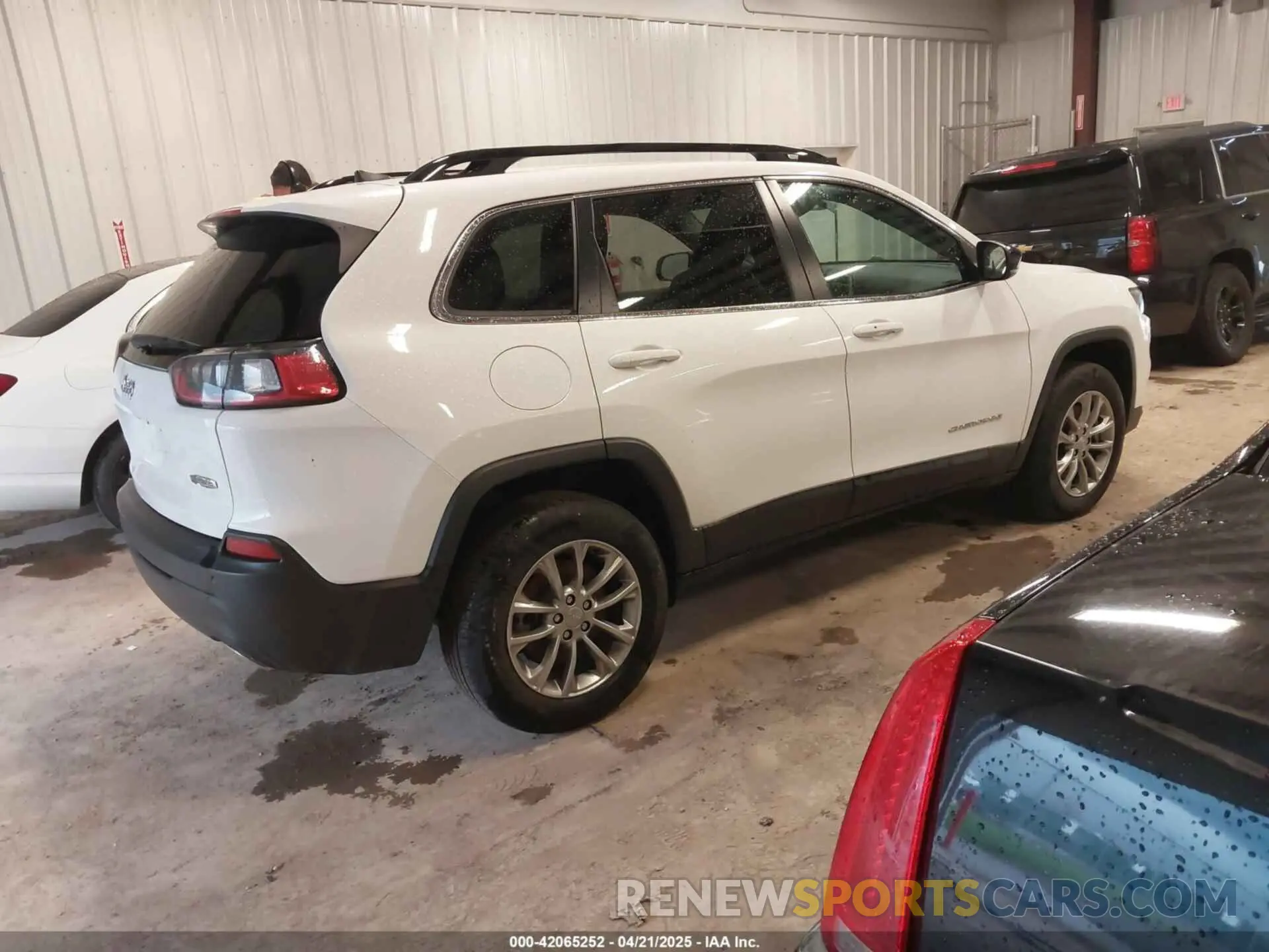 4 Photograph of a damaged car 1C4PJMMN2ND508429 JEEP CHEROKEE 2022