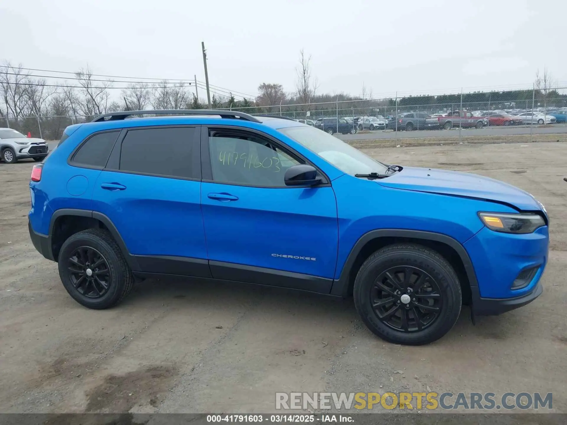 13 Photograph of a damaged car 1C4PJMMX3ND536435 JEEP CHEROKEE 2022