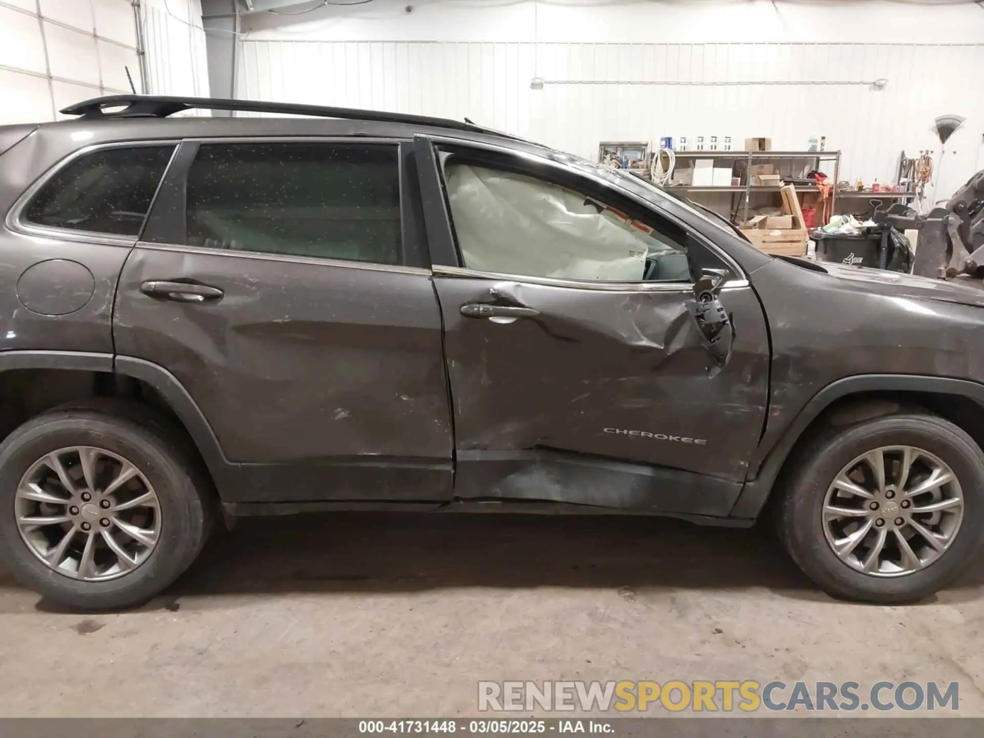 13 Photograph of a damaged car 1C4PJMMX7ND508394 JEEP CHEROKEE 2022