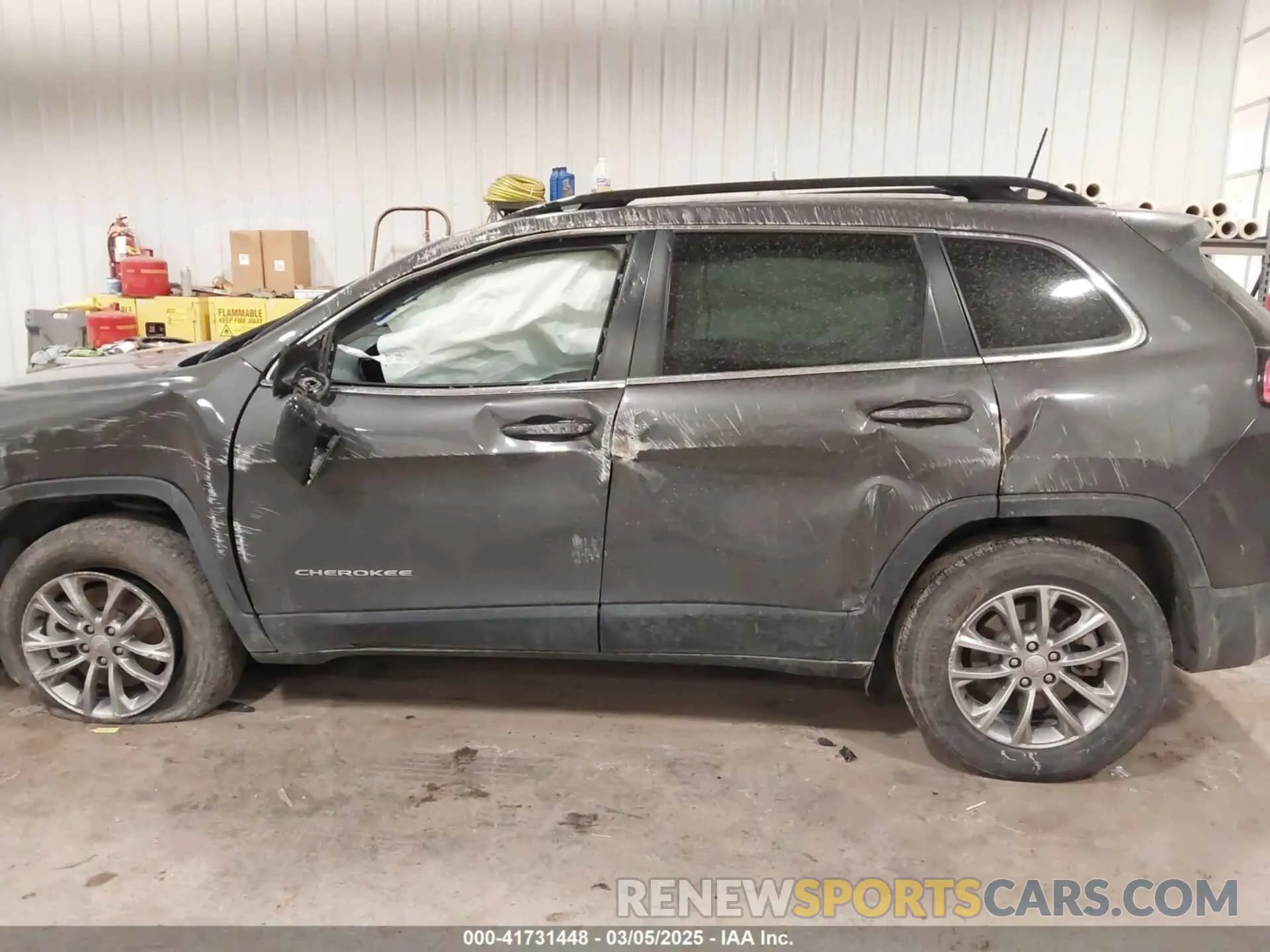 14 Photograph of a damaged car 1C4PJMMX7ND508394 JEEP CHEROKEE 2022