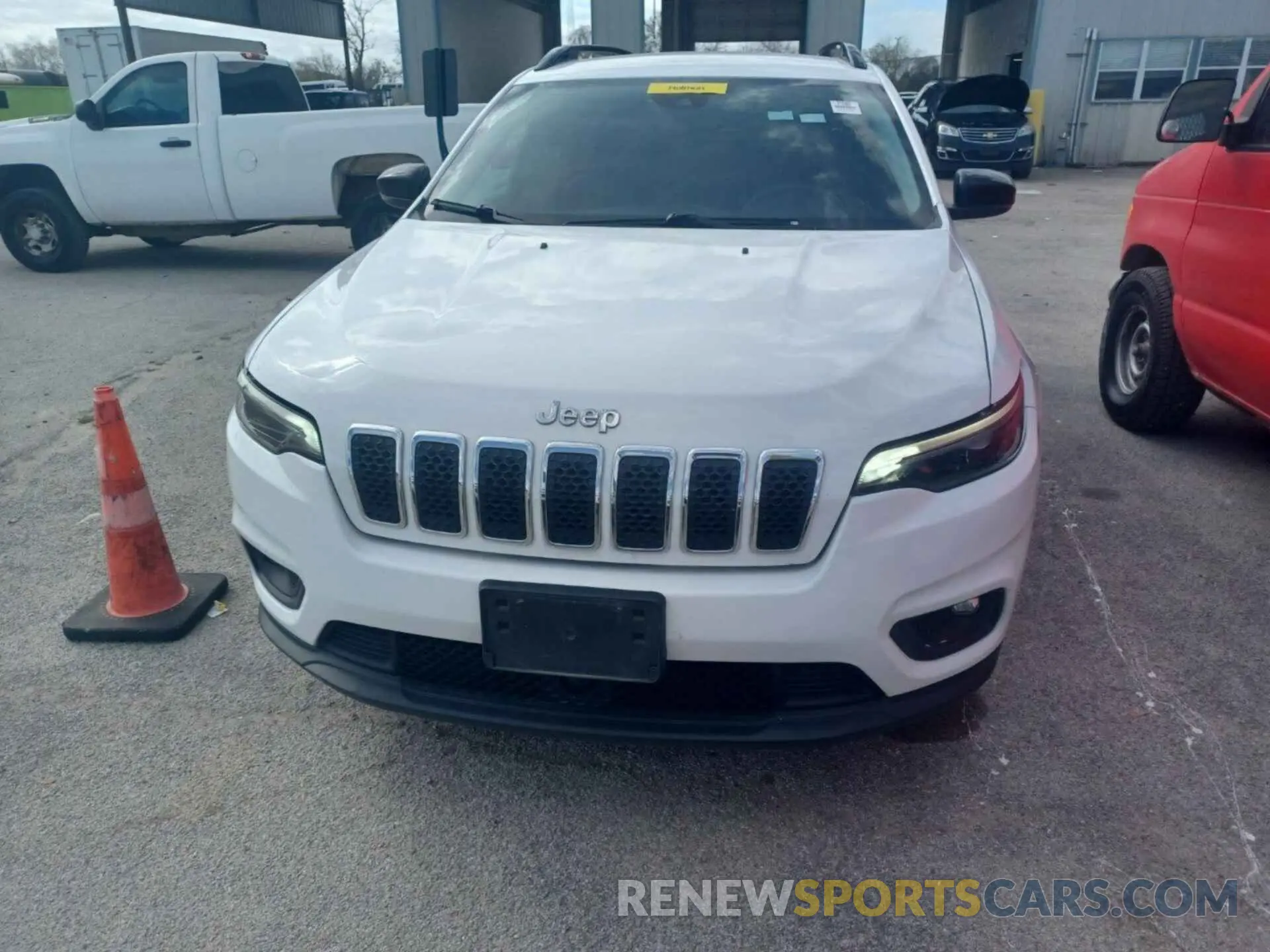 10 Photograph of a damaged car 1C4PJMMX8ND505908 JEEP CHEROKEE 2022