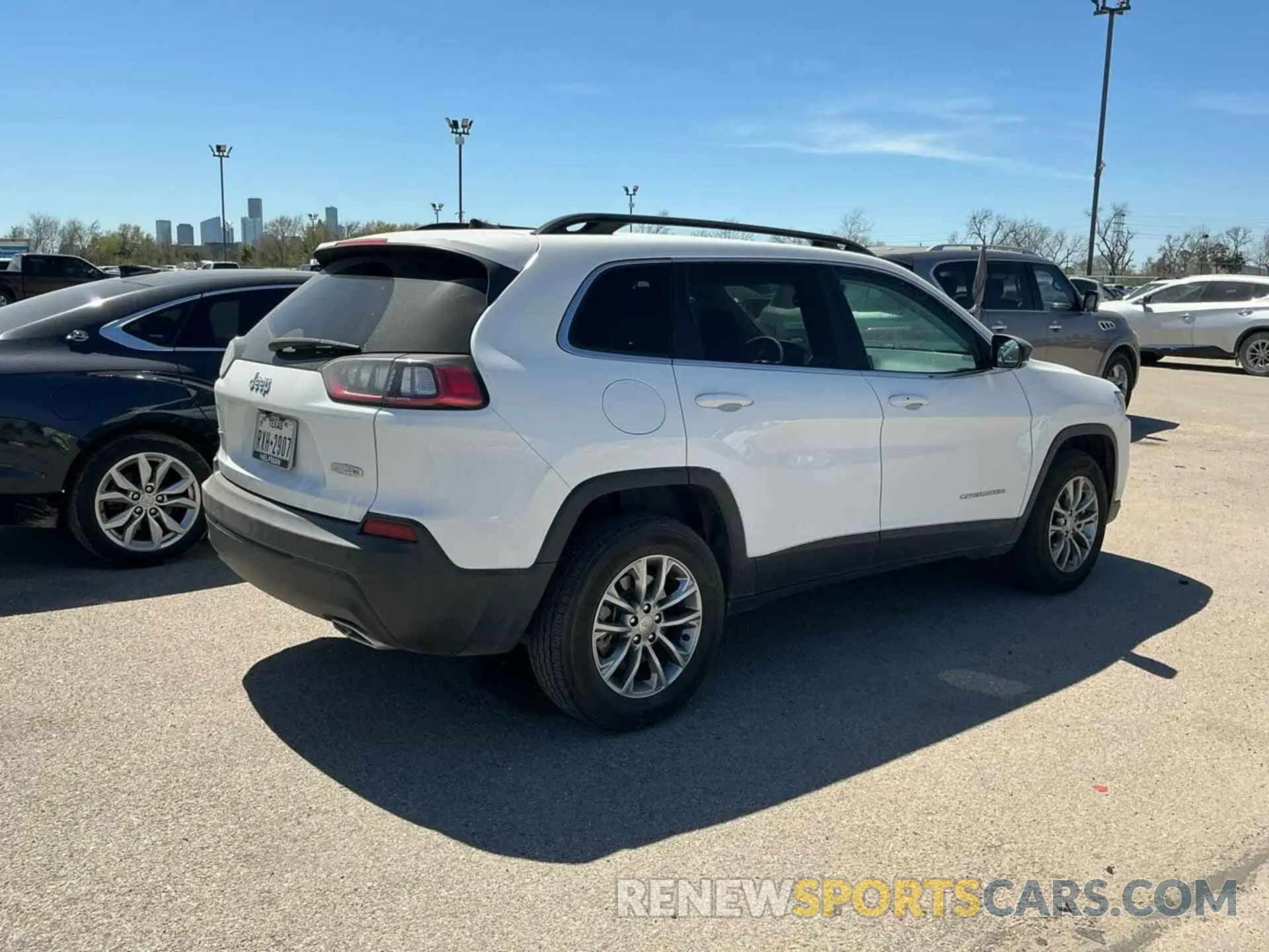 15 Photograph of a damaged car 1C4PJMMX8ND505908 JEEP CHEROKEE 2022