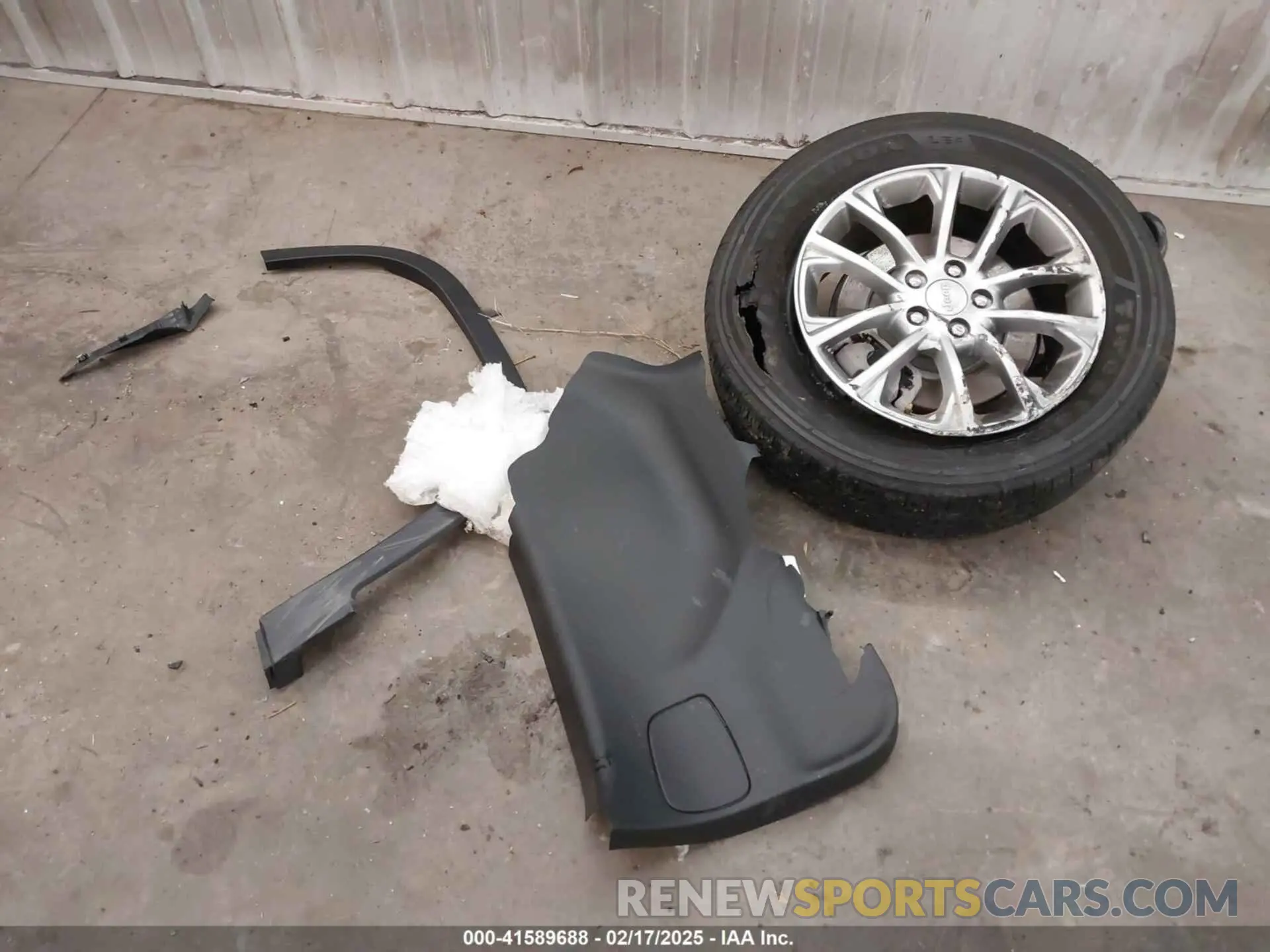 11 Photograph of a damaged car 1C4PJMMXXND502346 JEEP CHEROKEE 2022
