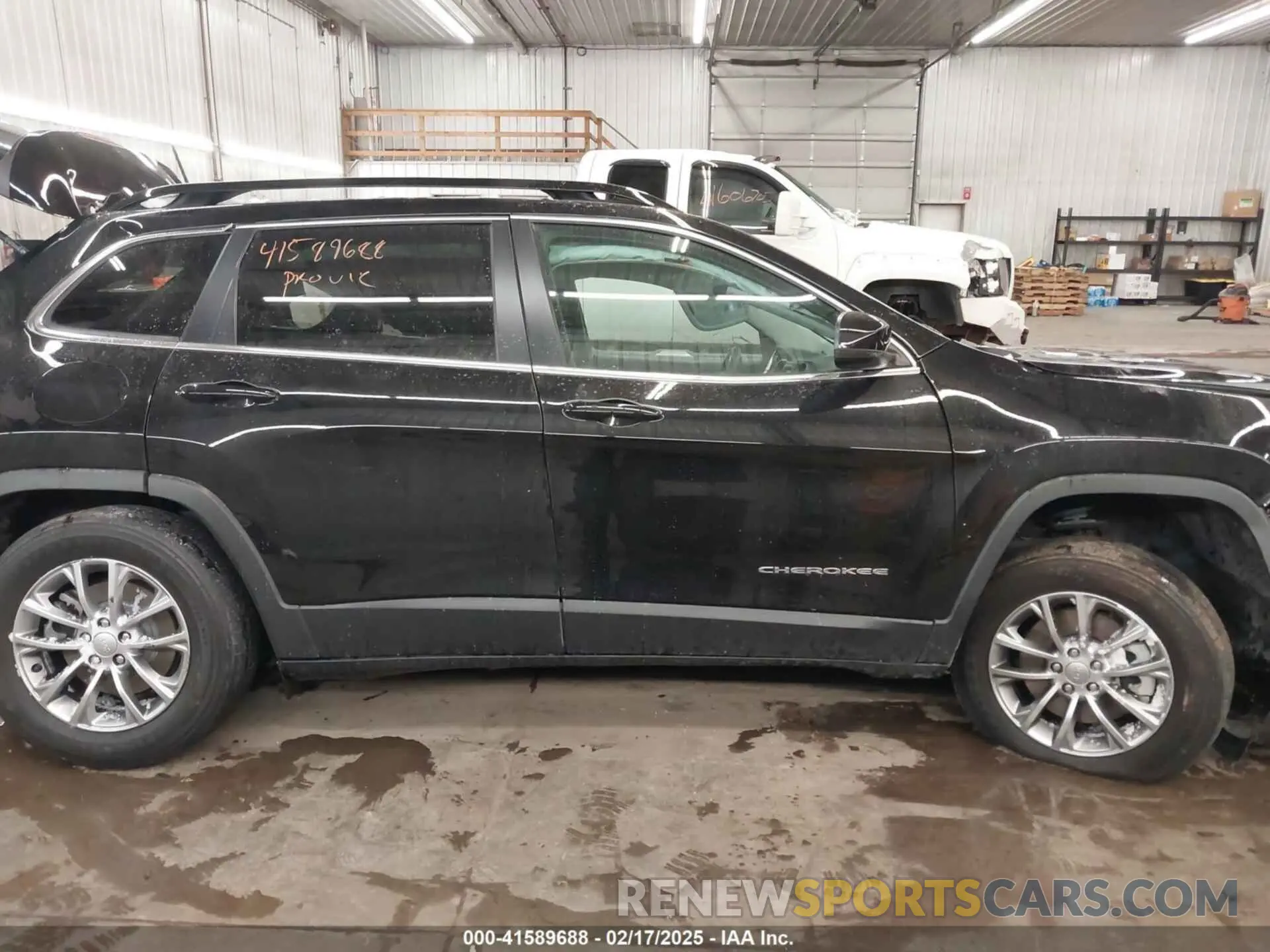 13 Photograph of a damaged car 1C4PJMMXXND502346 JEEP CHEROKEE 2022