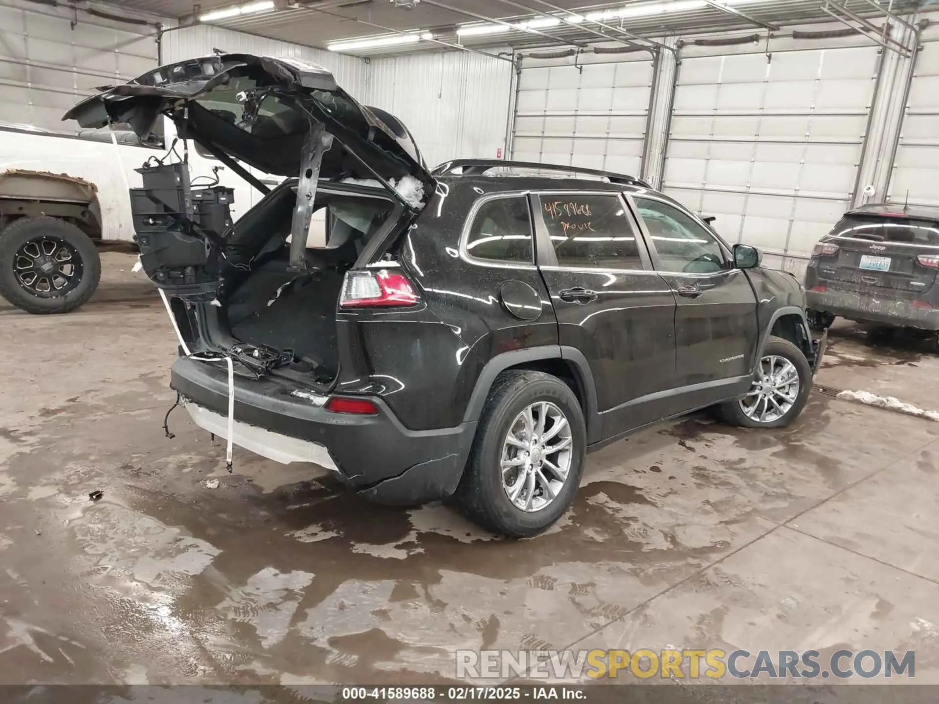 4 Photograph of a damaged car 1C4PJMMXXND502346 JEEP CHEROKEE 2022