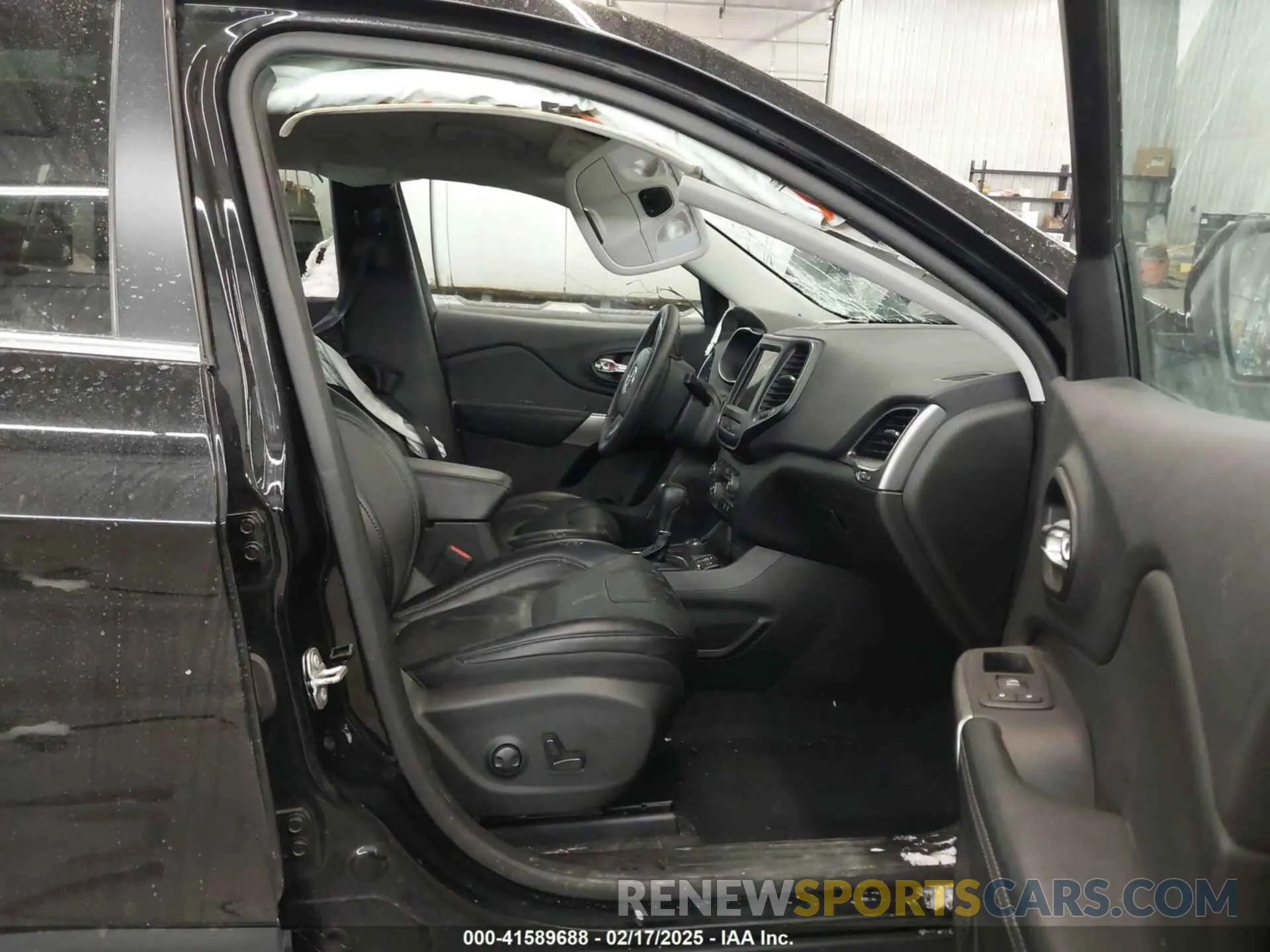 5 Photograph of a damaged car 1C4PJMMXXND502346 JEEP CHEROKEE 2022