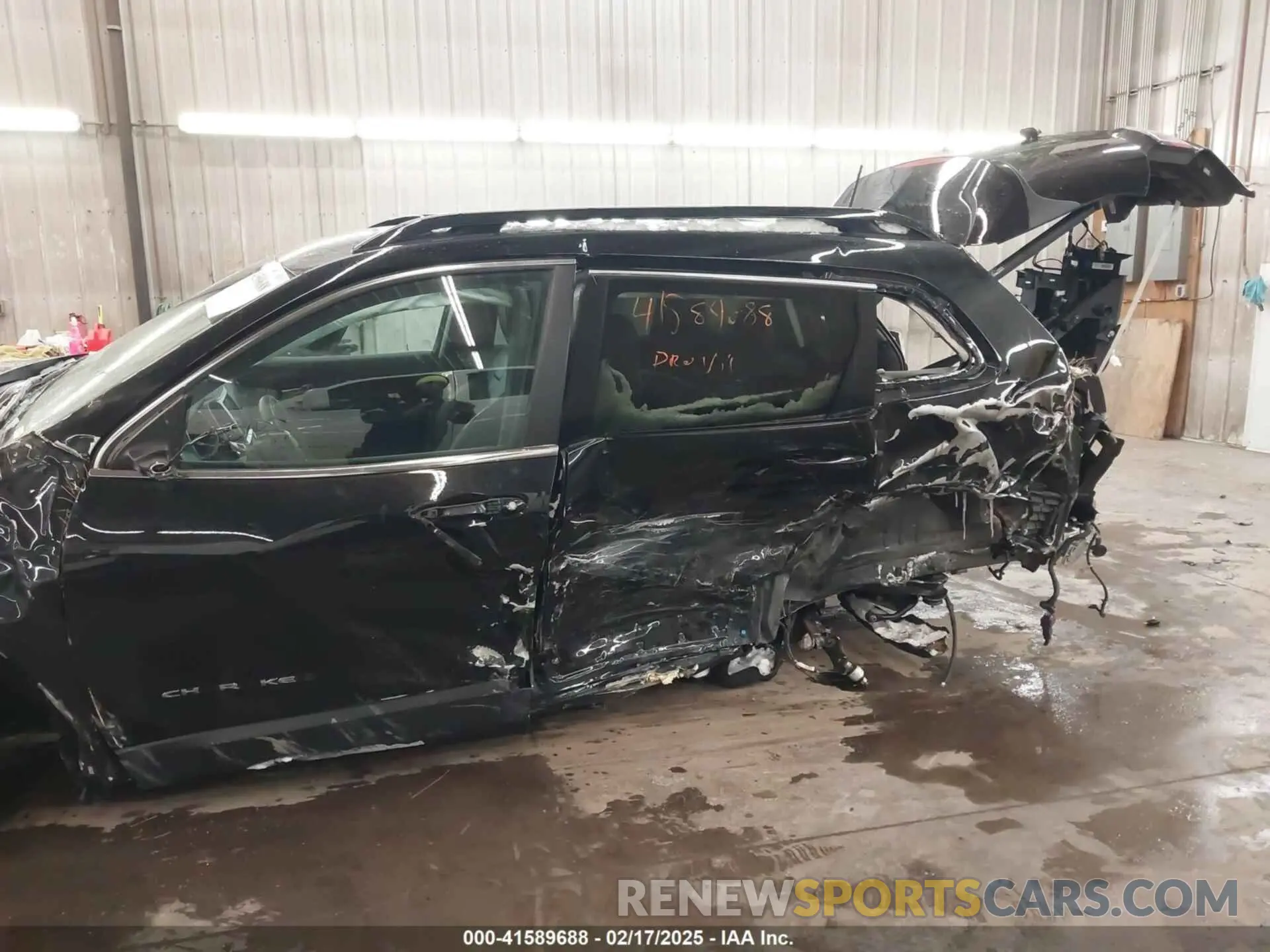 6 Photograph of a damaged car 1C4PJMMXXND502346 JEEP CHEROKEE 2022