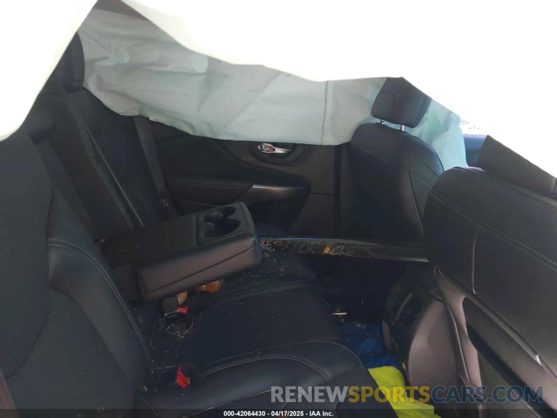 8 Photograph of a damaged car 1C4PJMMXXND524976 JEEP CHEROKEE 2022