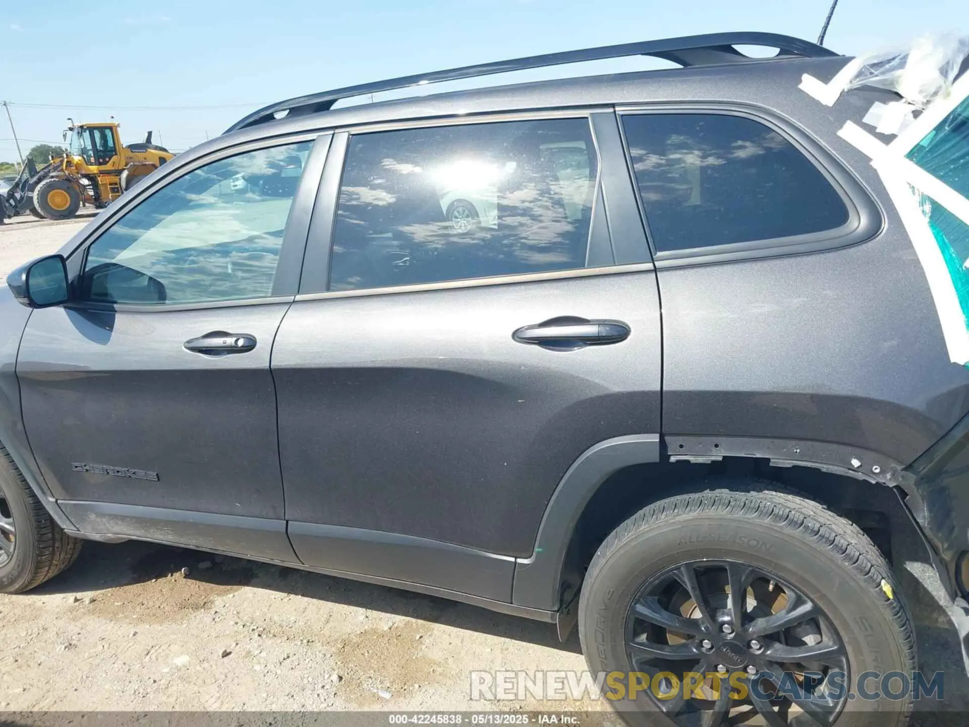 14 Photograph of a damaged car 1C4PJMMB0PD110127 JEEP CHEROKEE 2023