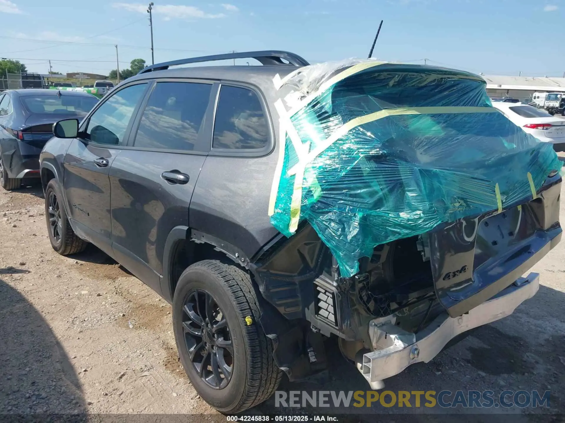 3 Photograph of a damaged car 1C4PJMMB0PD110127 JEEP CHEROKEE 2023