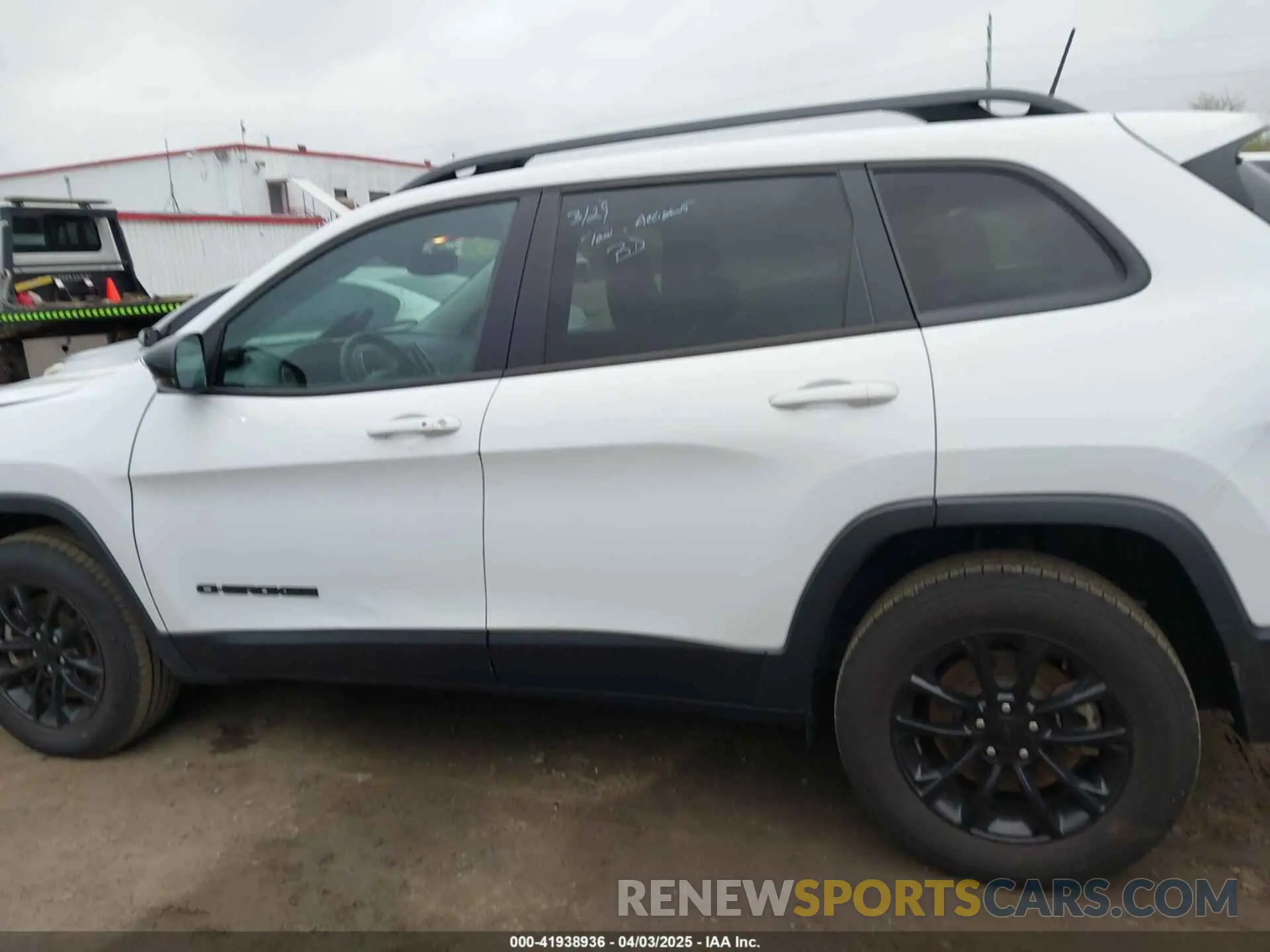 14 Photograph of a damaged car 1C4PJMMB0PD115392 JEEP CHEROKEE 2023