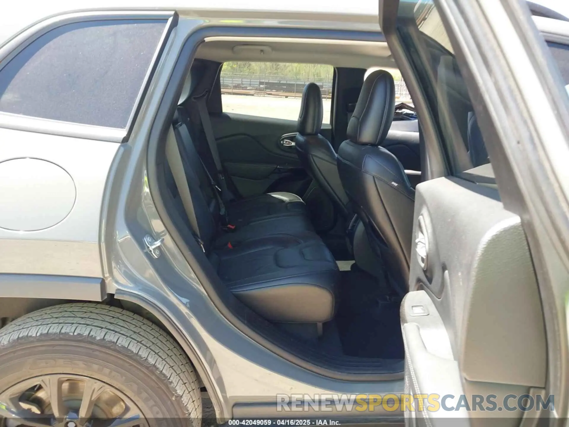 8 Photograph of a damaged car 1C4PJMMB2PD113241 JEEP CHEROKEE 2023