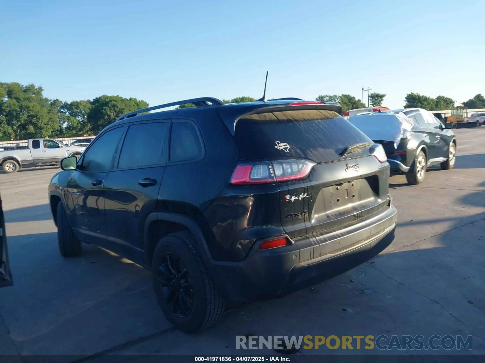 14 Photograph of a damaged car 1C4PJMMB3PD108548 JEEP CHEROKEE 2023