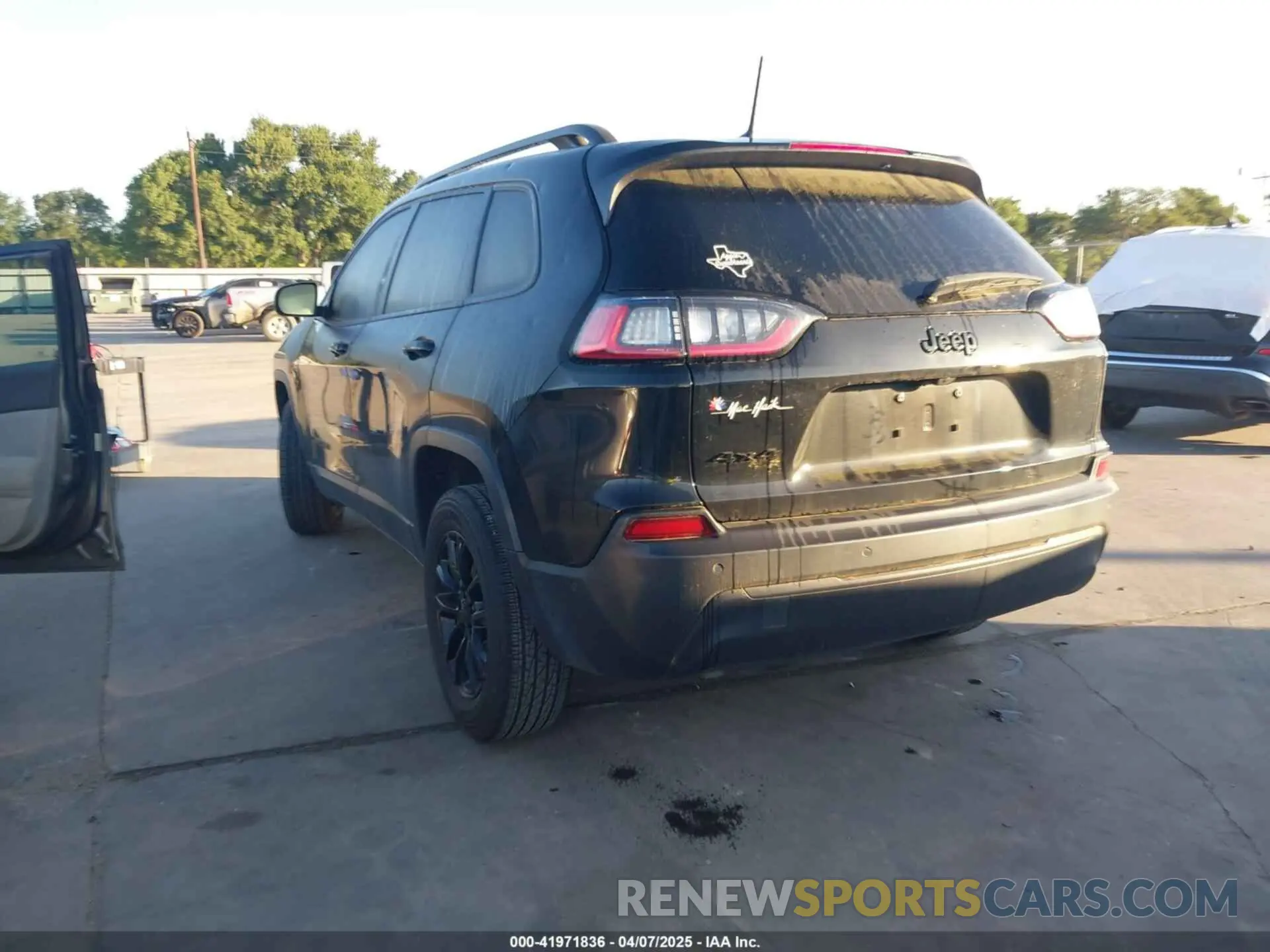 3 Photograph of a damaged car 1C4PJMMB3PD108548 JEEP CHEROKEE 2023