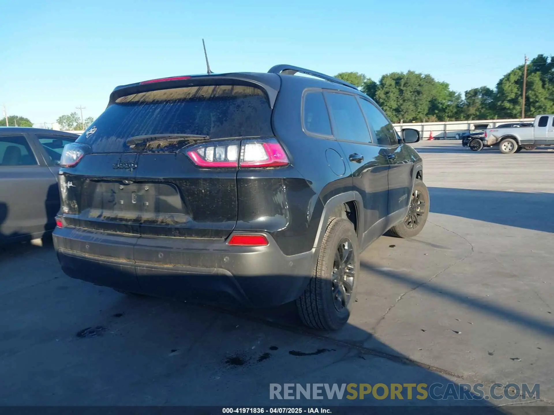 4 Photograph of a damaged car 1C4PJMMB3PD108548 JEEP CHEROKEE 2023