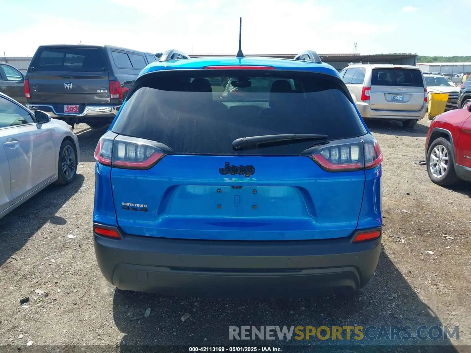 17 Photograph of a damaged car 1C4PJMMB5PD108096 JEEP CHEROKEE 2023