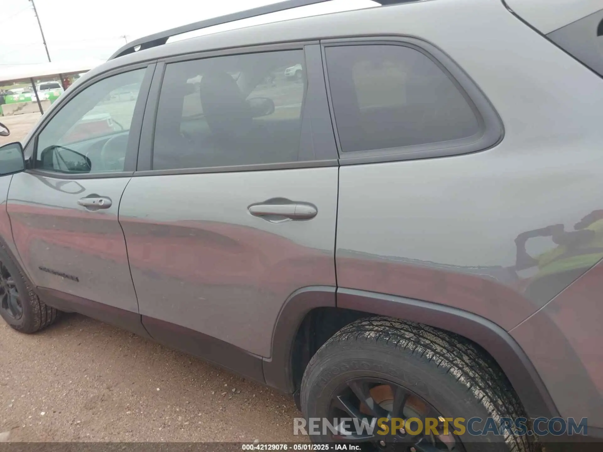 14 Photograph of a damaged car 1C4PJMMB5PD114674 JEEP CHEROKEE 2023