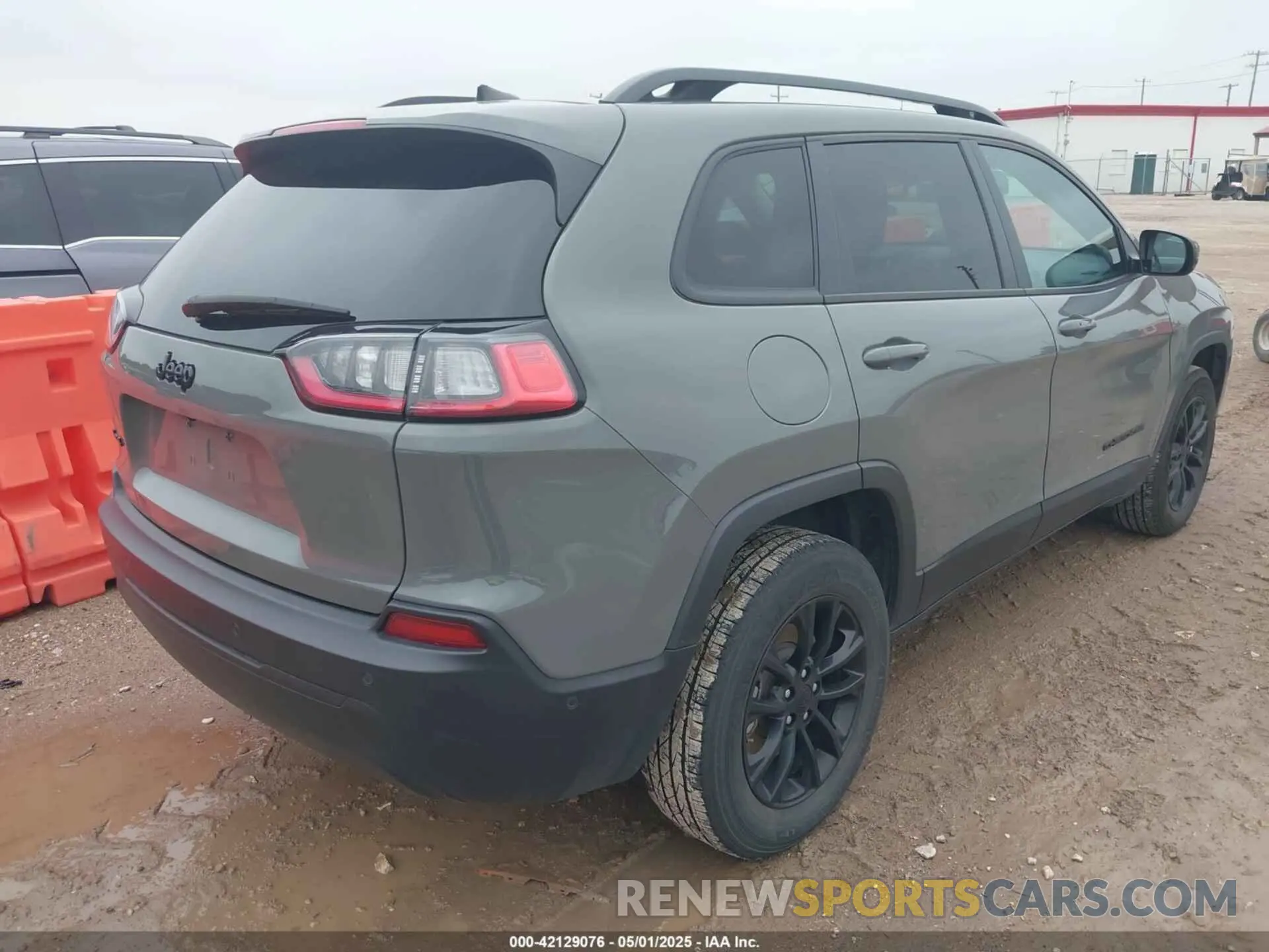 4 Photograph of a damaged car 1C4PJMMB5PD114674 JEEP CHEROKEE 2023