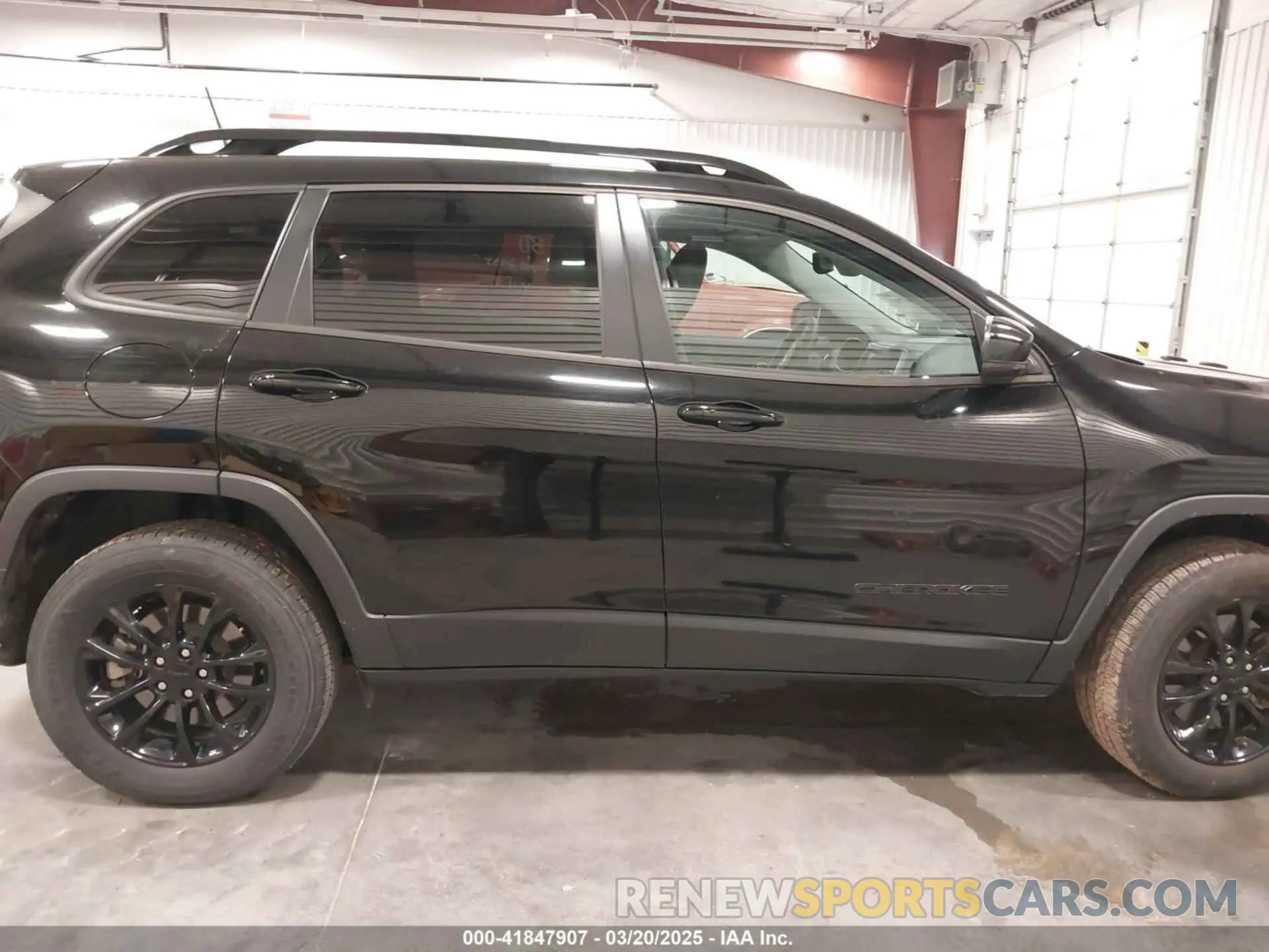 14 Photograph of a damaged car 1C4PJMMB8PD109632 JEEP CHEROKEE 2023