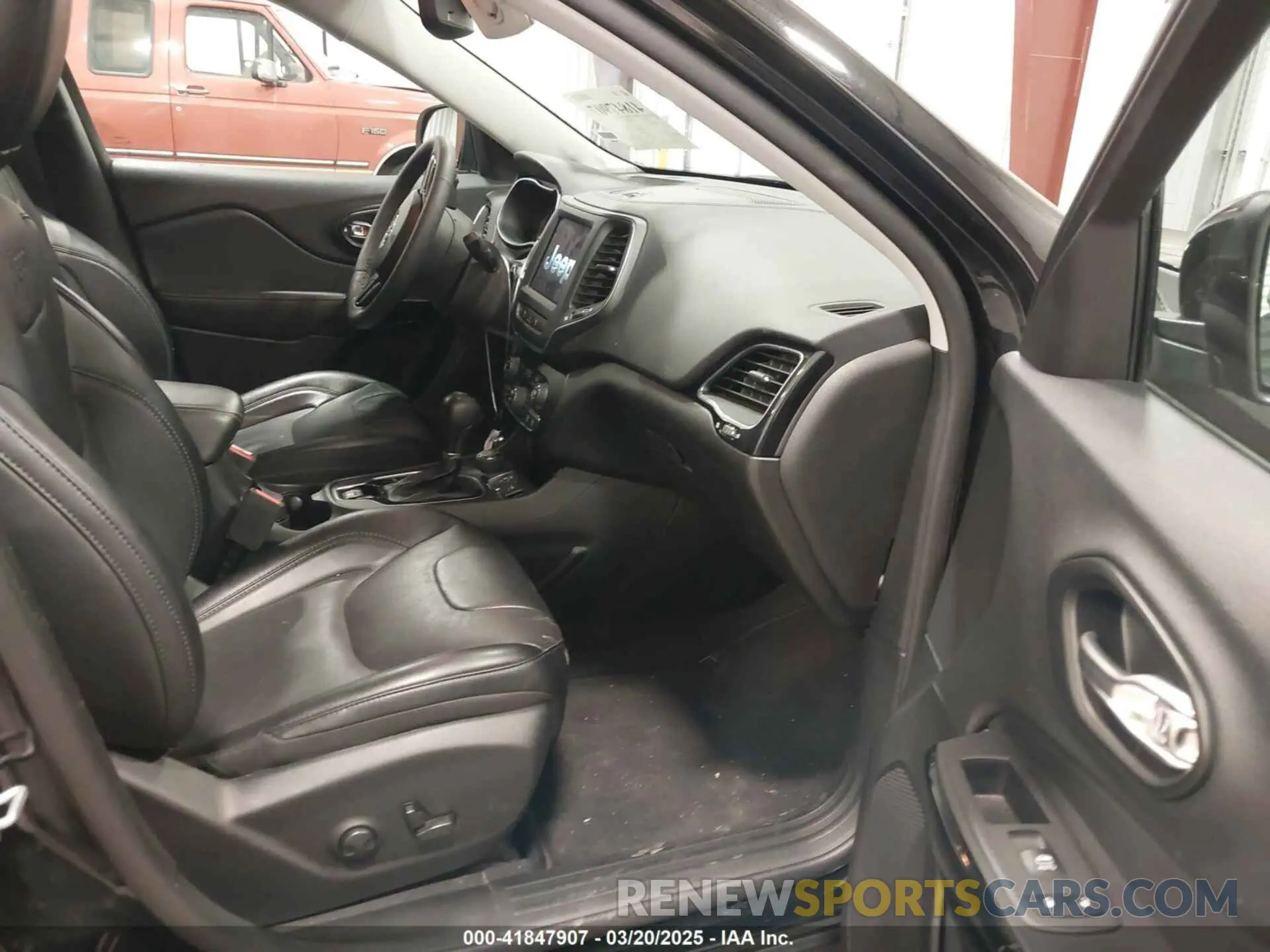 5 Photograph of a damaged car 1C4PJMMB8PD109632 JEEP CHEROKEE 2023