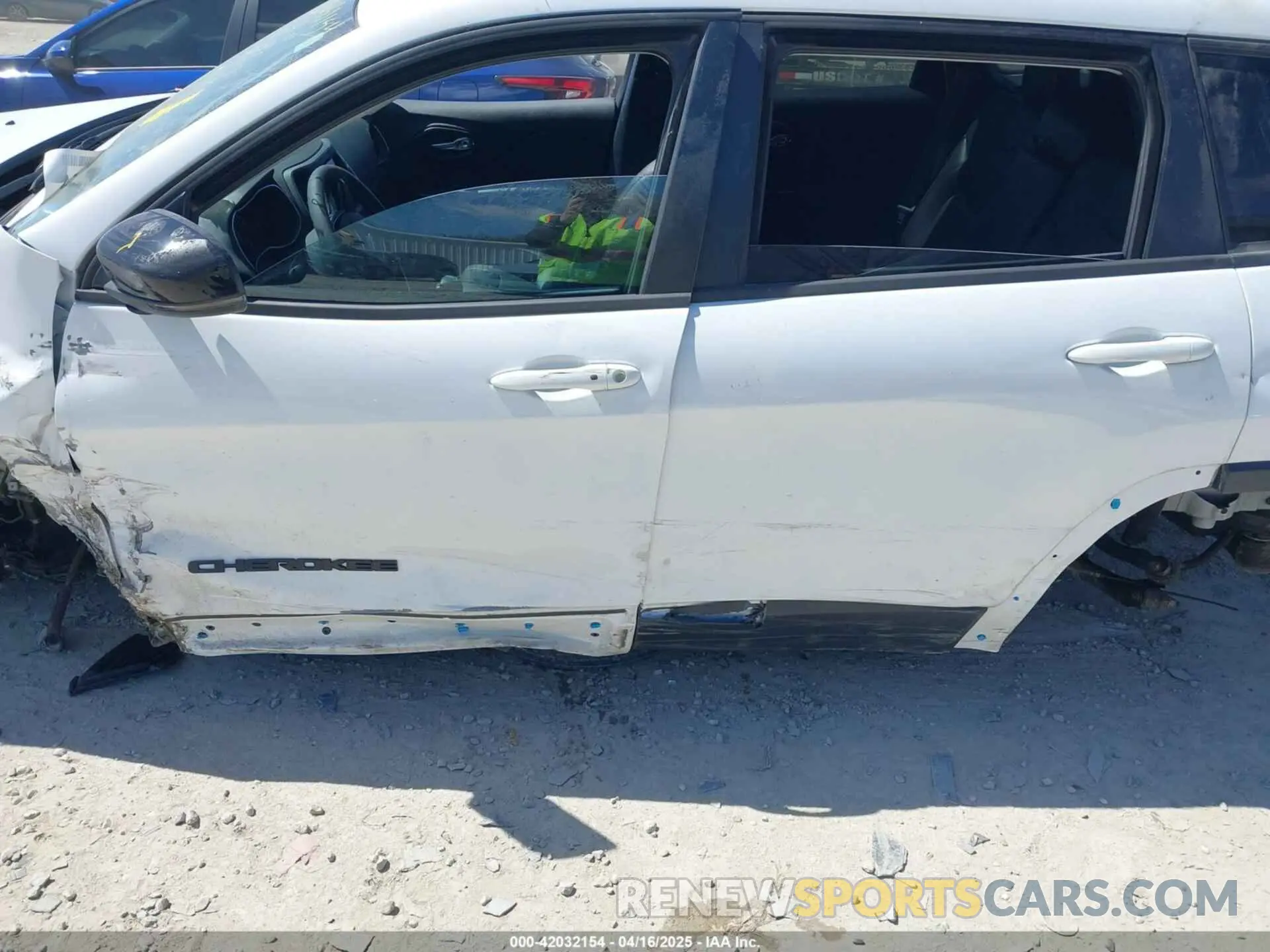 14 Photograph of a damaged car 1C4PJMMB9PD104634 JEEP CHEROKEE 2023