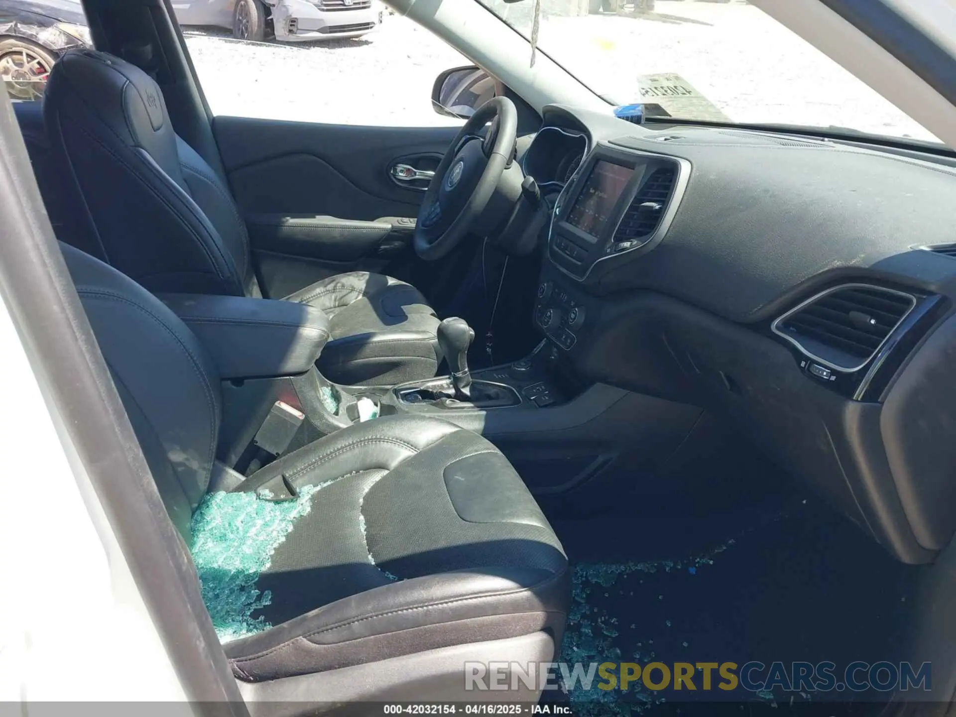 5 Photograph of a damaged car 1C4PJMMB9PD104634 JEEP CHEROKEE 2023