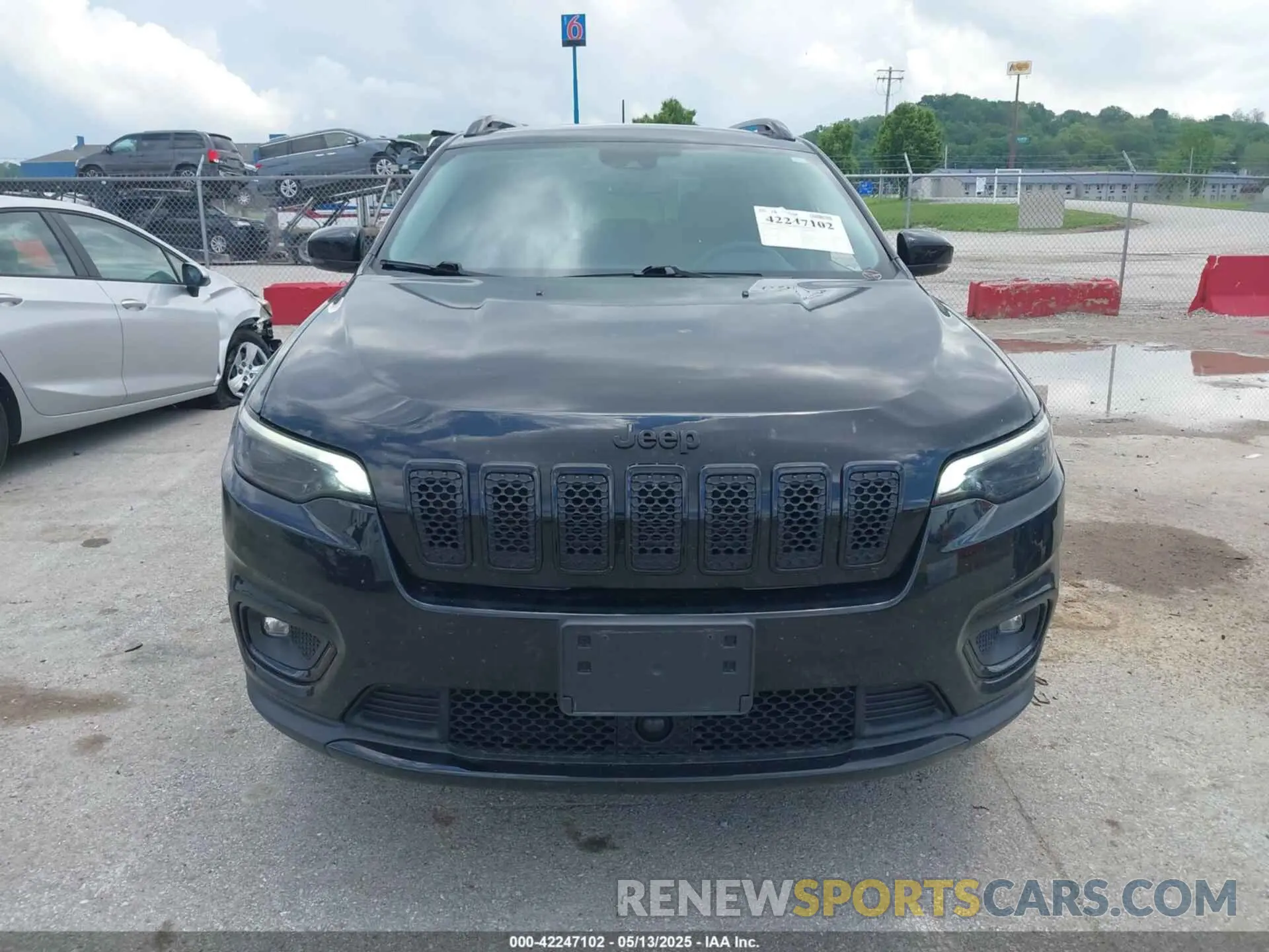 12 Photograph of a damaged car 1C4PJMMB9PD105976 JEEP CHEROKEE 2023