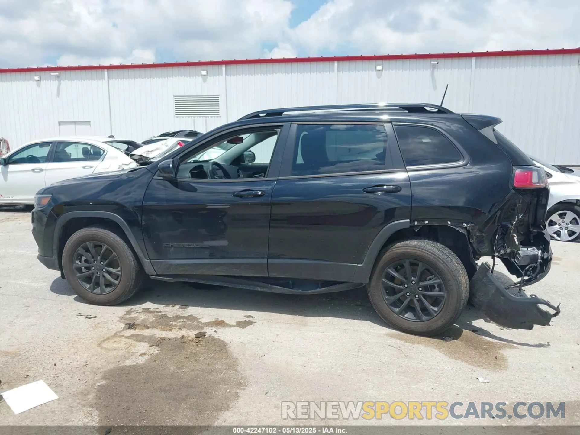 14 Photograph of a damaged car 1C4PJMMB9PD105976 JEEP CHEROKEE 2023
