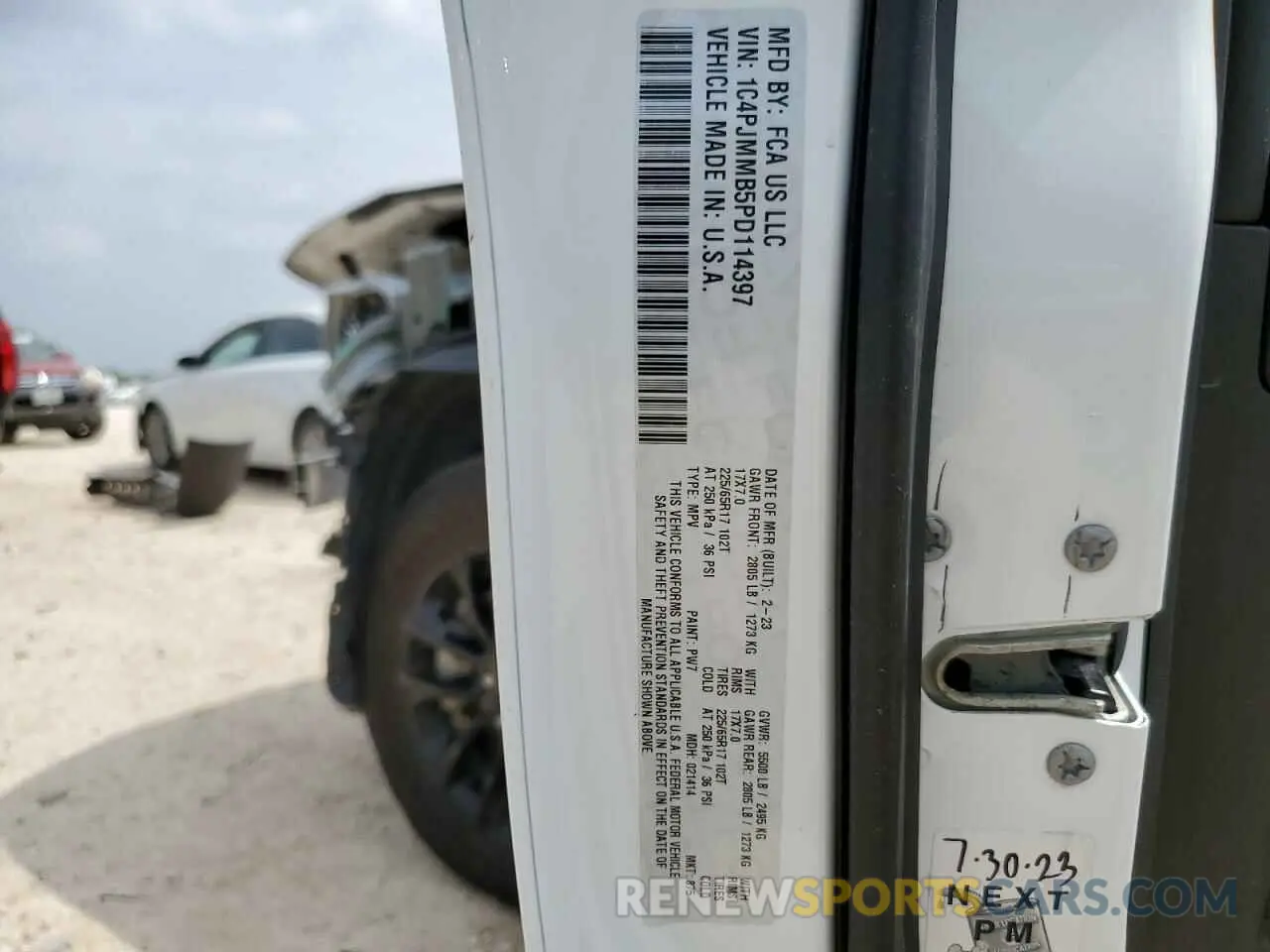 14 Photograph of a damaged car 1C4PJMMB5PD114397 JEEP CHEROKEE A 2023