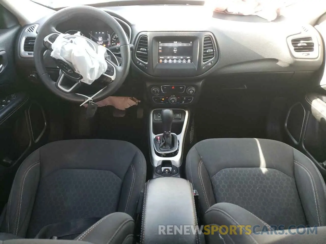 8 Photograph of a damaged car 3C4NJCAB0KT726483 JEEP COMPASS 2019