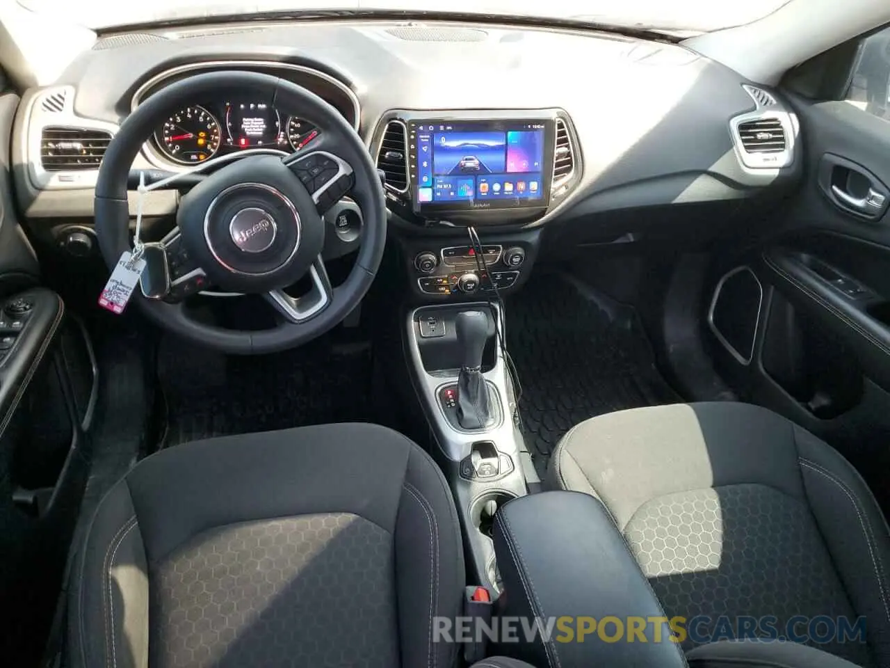 8 Photograph of a damaged car 3C4NJCAB1KT715444 JEEP COMPASS 2019