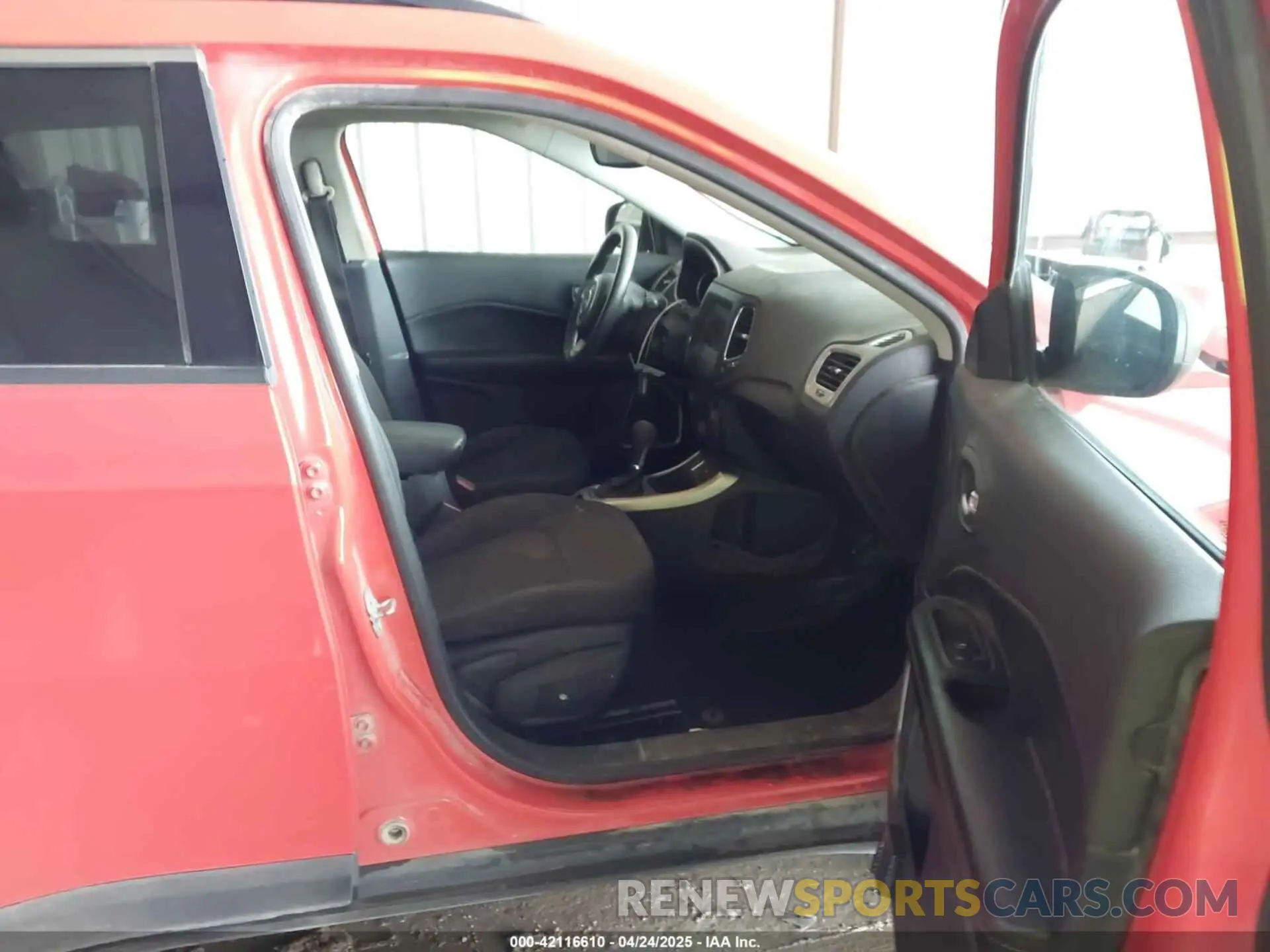 5 Photograph of a damaged car 3C4NJCAB2KT676721 JEEP COMPASS 2019
