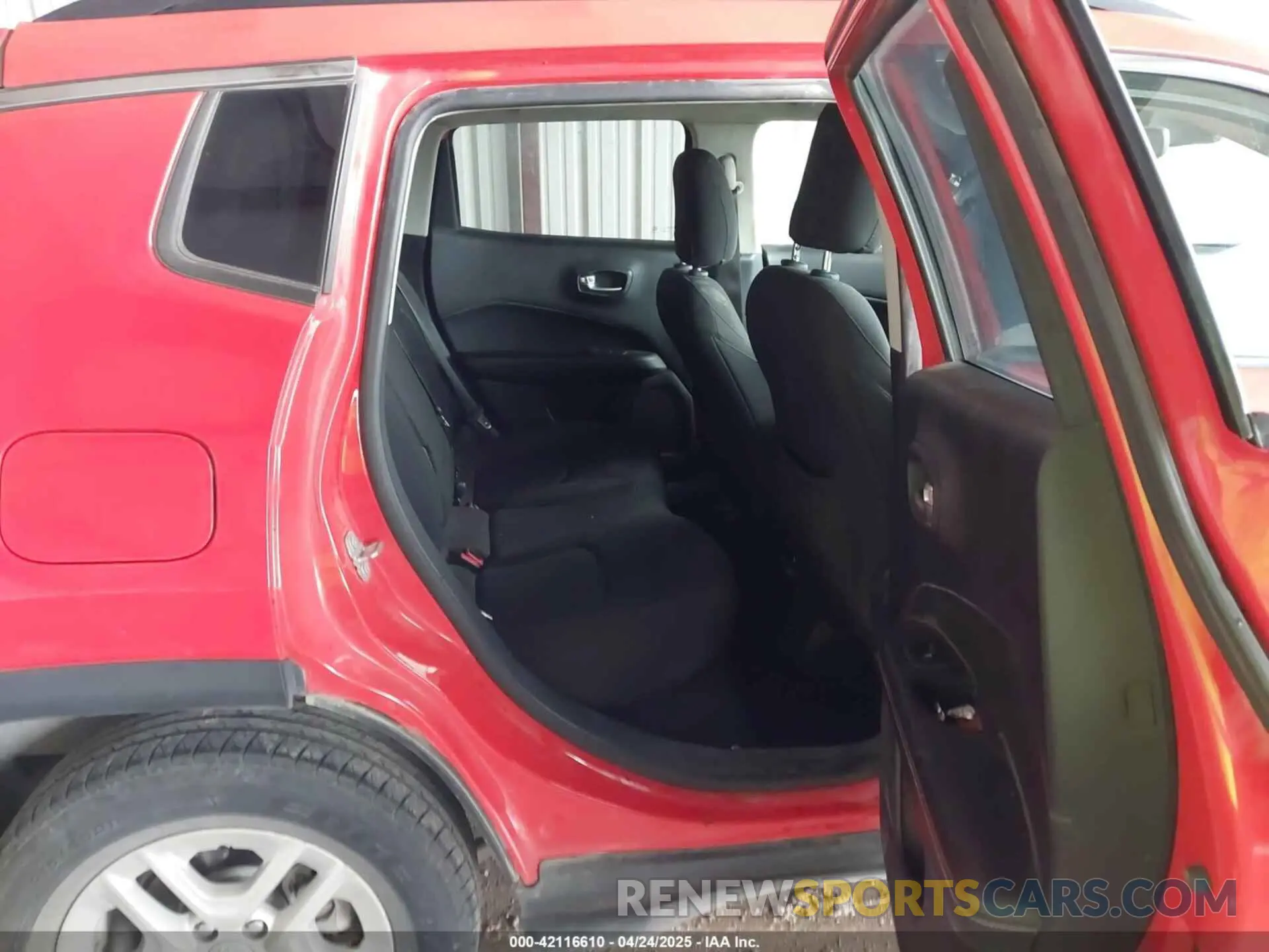 8 Photograph of a damaged car 3C4NJCAB2KT676721 JEEP COMPASS 2019
