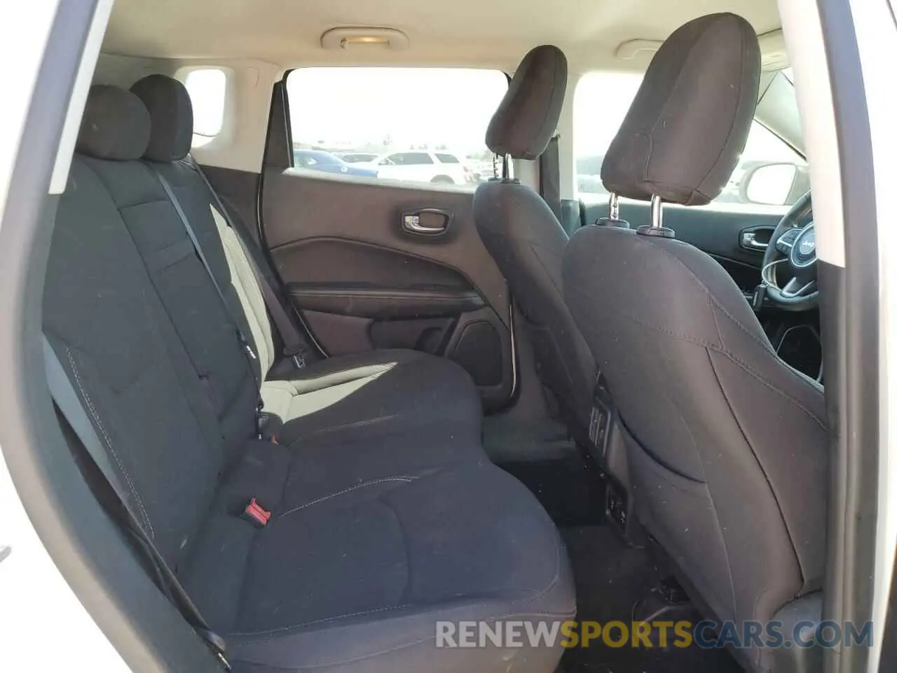 10 Photograph of a damaged car 3C4NJCAB2KT699951 JEEP COMPASS 2019