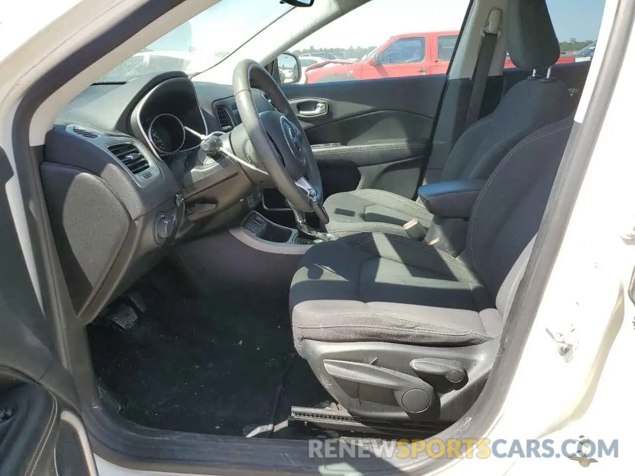 7 Photograph of a damaged car 3C4NJCAB2KT699951 JEEP COMPASS 2019