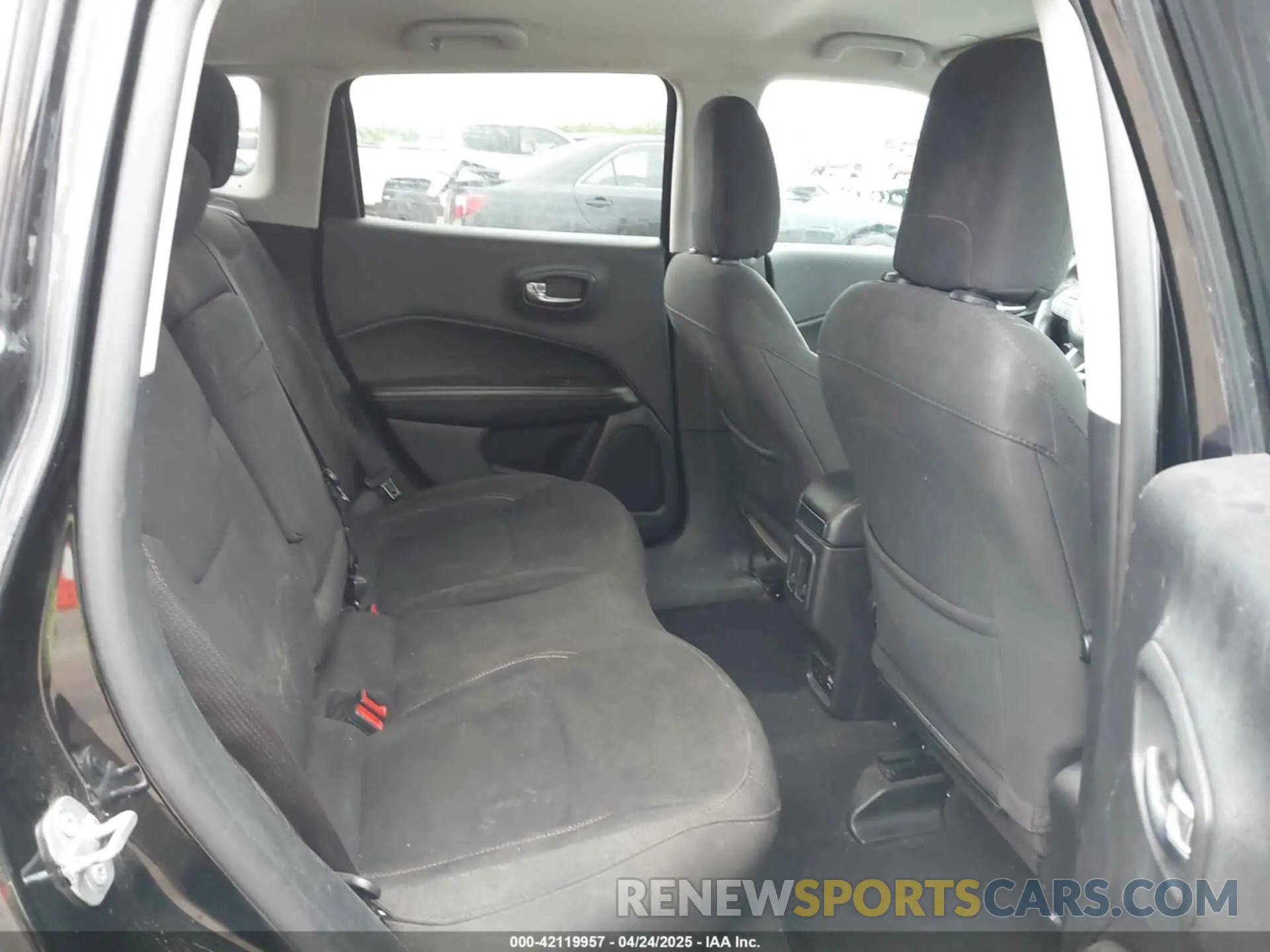 8 Photograph of a damaged car 3C4NJCAB2KT848049 JEEP COMPASS 2019