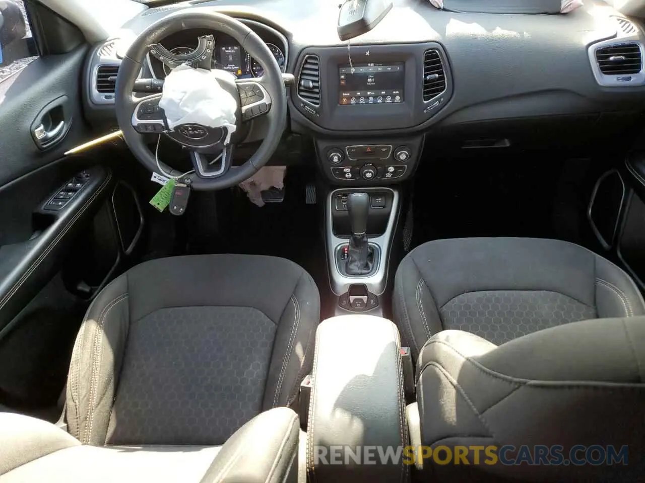 8 Photograph of a damaged car 3C4NJCAB3KT711721 JEEP COMPASS 2019