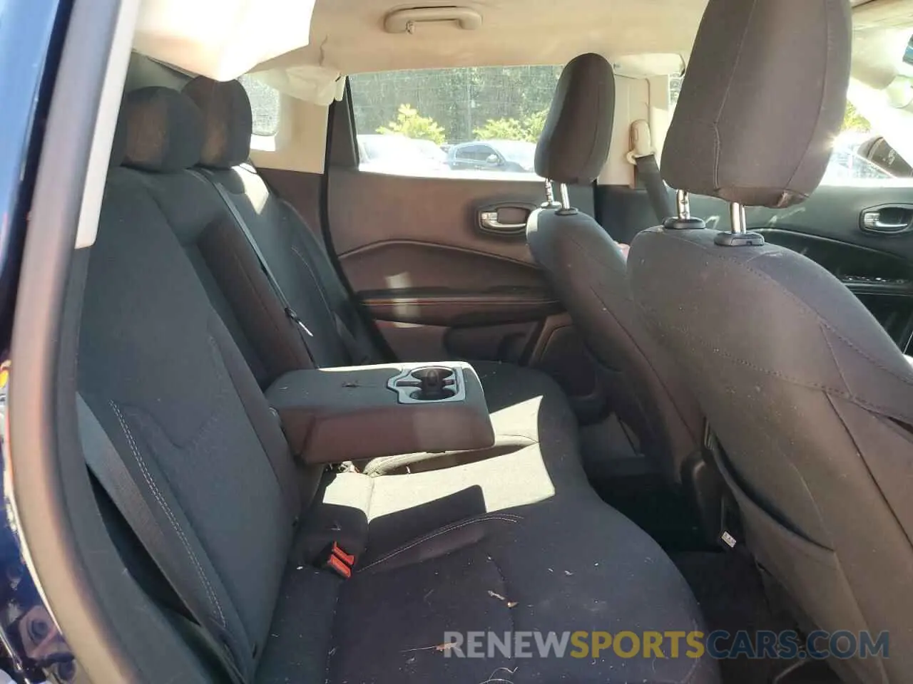 10 Photograph of a damaged car 3C4NJCAB4KT736692 JEEP COMPASS 2019