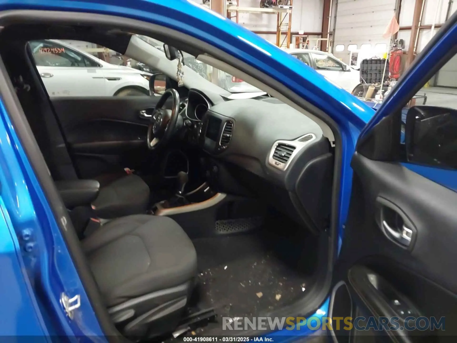 5 Photograph of a damaged car 3C4NJCAB6KT649781 JEEP COMPASS 2019