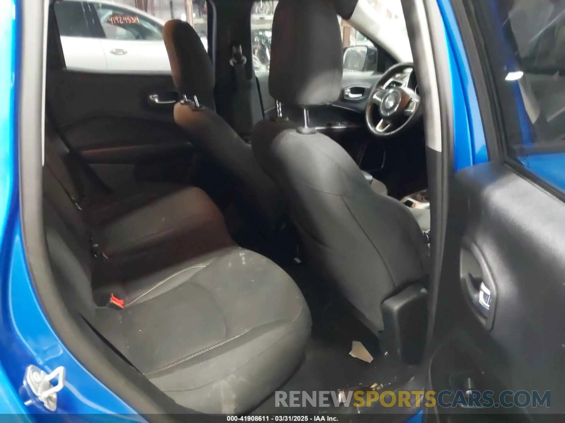 8 Photograph of a damaged car 3C4NJCAB6KT649781 JEEP COMPASS 2019