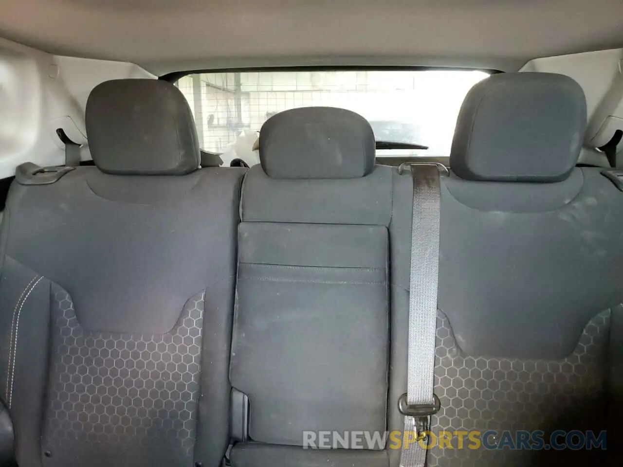 10 Photograph of a damaged car 3C4NJCAB8KT622274 JEEP COMPASS 2019