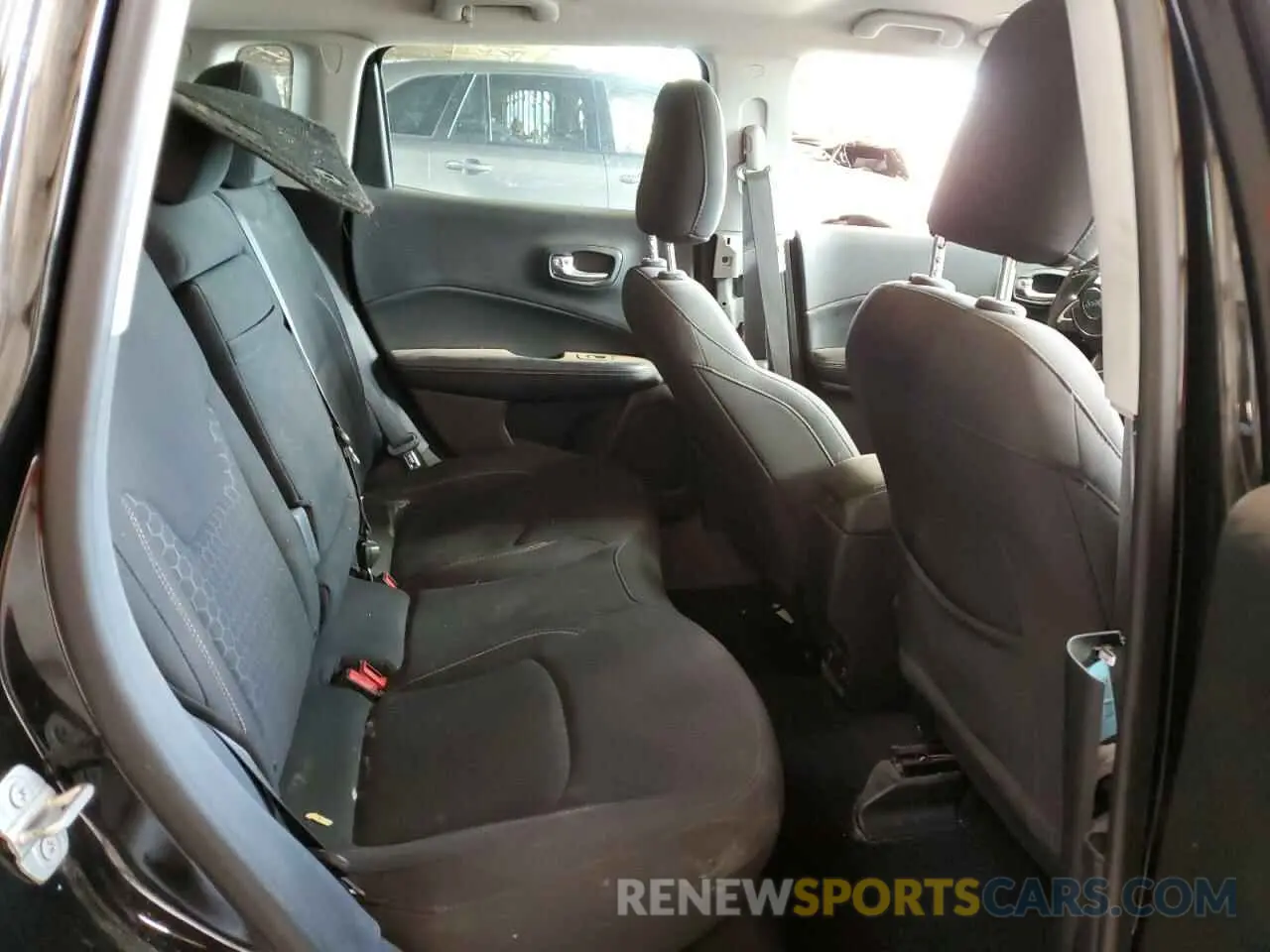 11 Photograph of a damaged car 3C4NJCAB8KT622274 JEEP COMPASS 2019