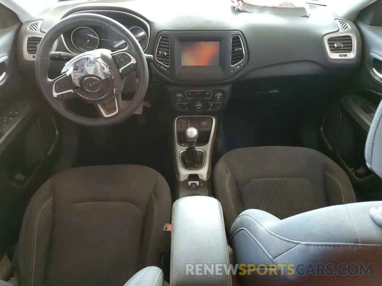 8 Photograph of a damaged car 3C4NJCAB8KT622274 JEEP COMPASS 2019