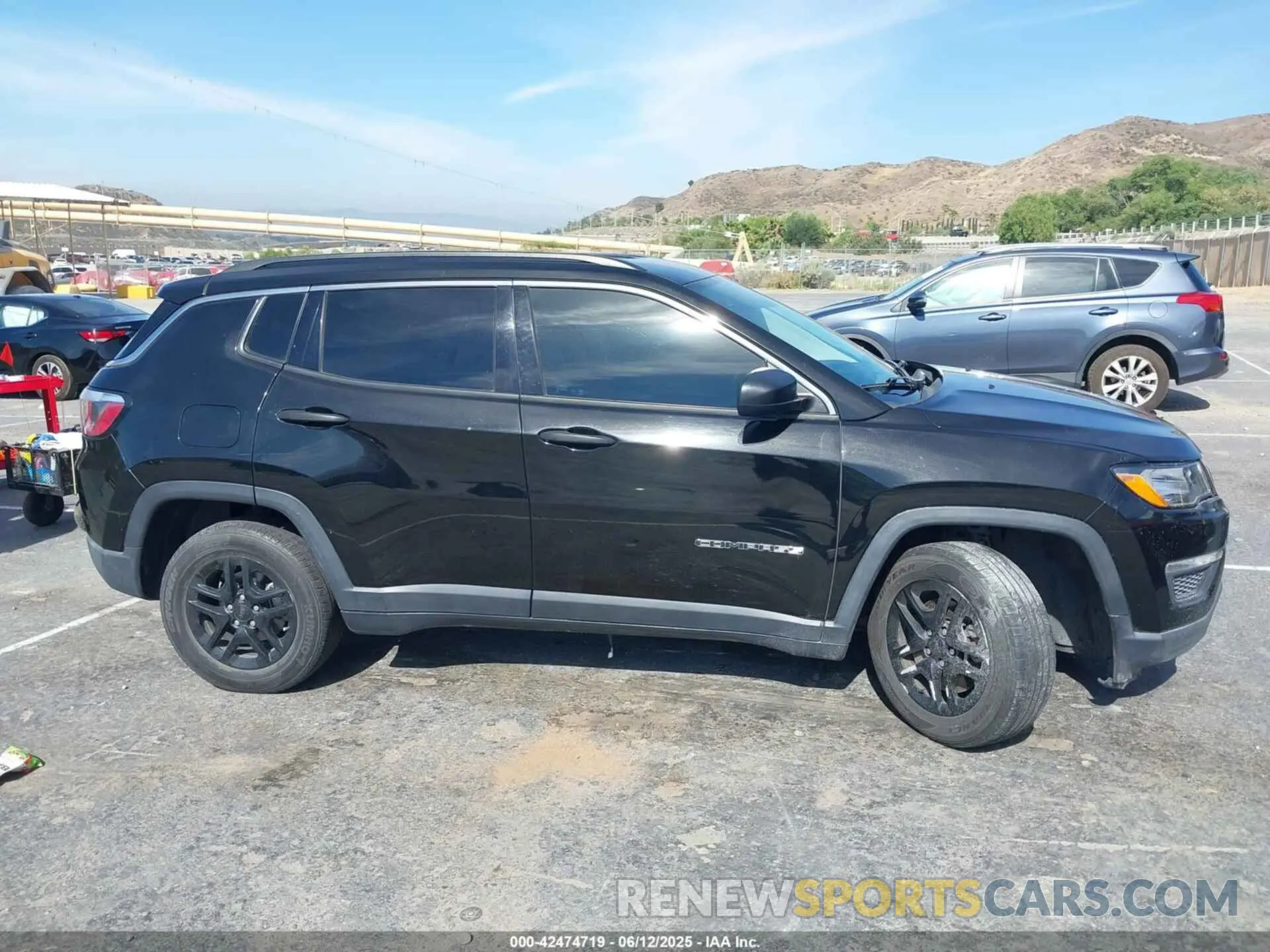 13 Photograph of a damaged car 3C4NJCAB8KT652360 JEEP COMPASS 2019