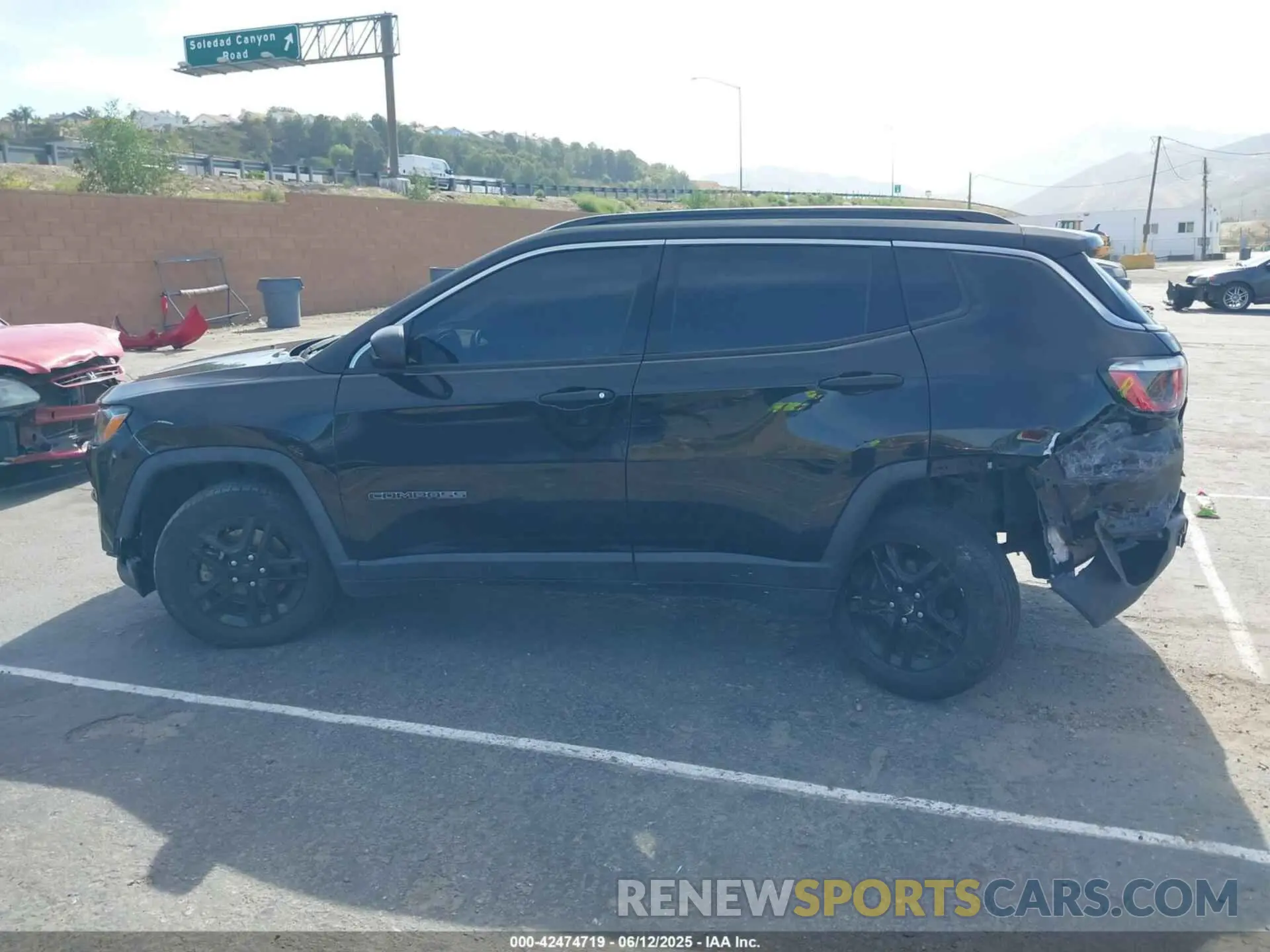 14 Photograph of a damaged car 3C4NJCAB8KT652360 JEEP COMPASS 2019