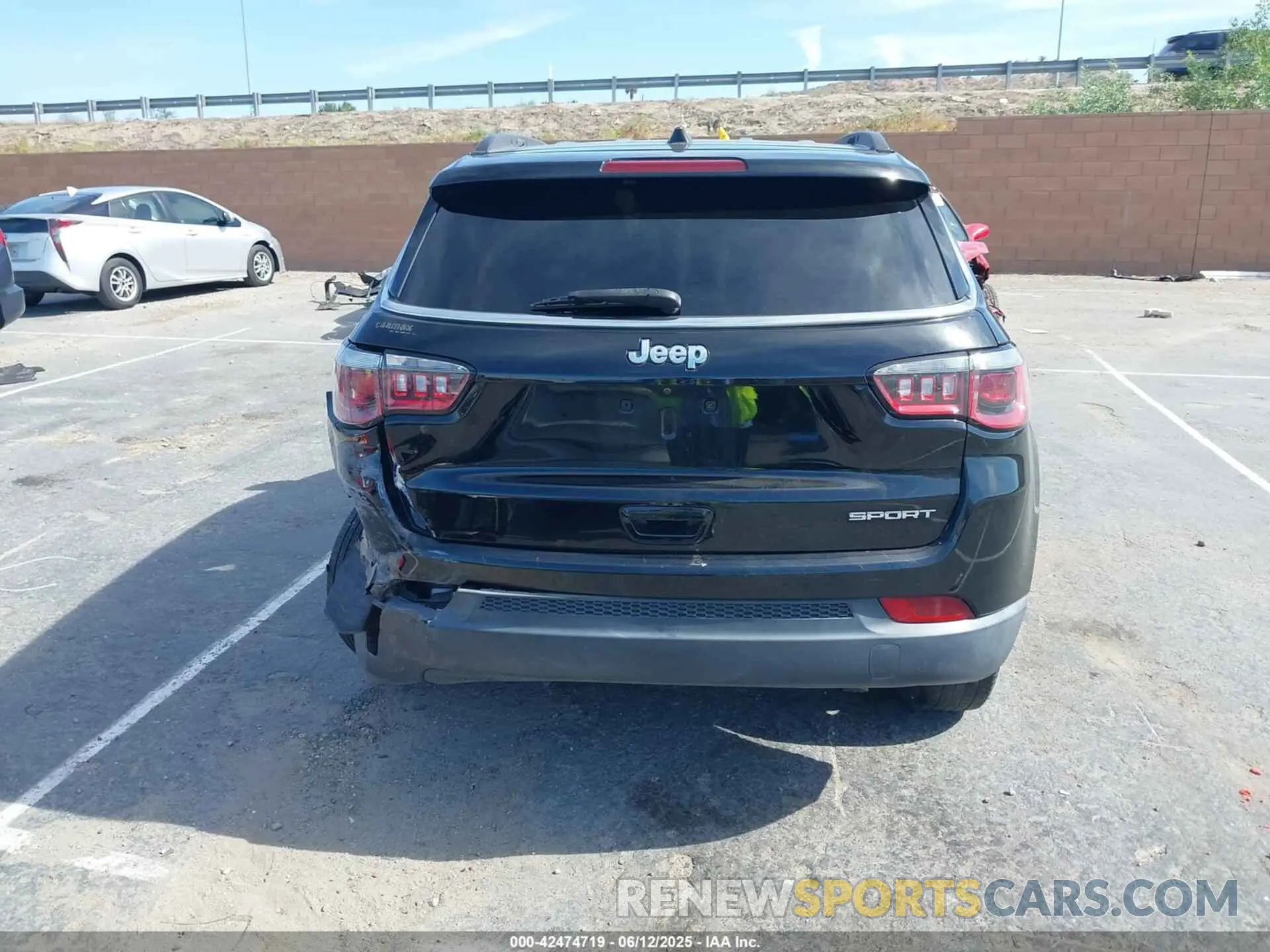 16 Photograph of a damaged car 3C4NJCAB8KT652360 JEEP COMPASS 2019